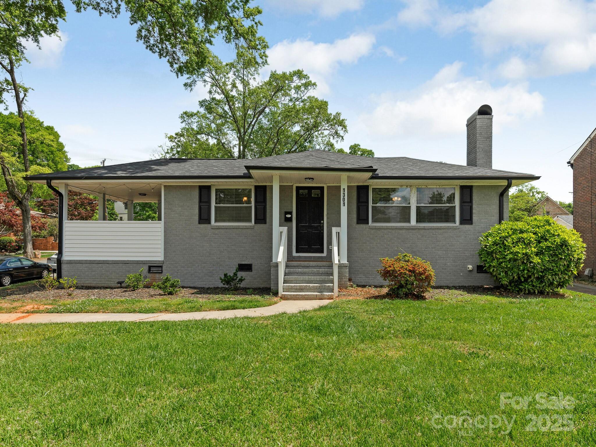 1301 S Kings Dr, Charlotte, NC 28207