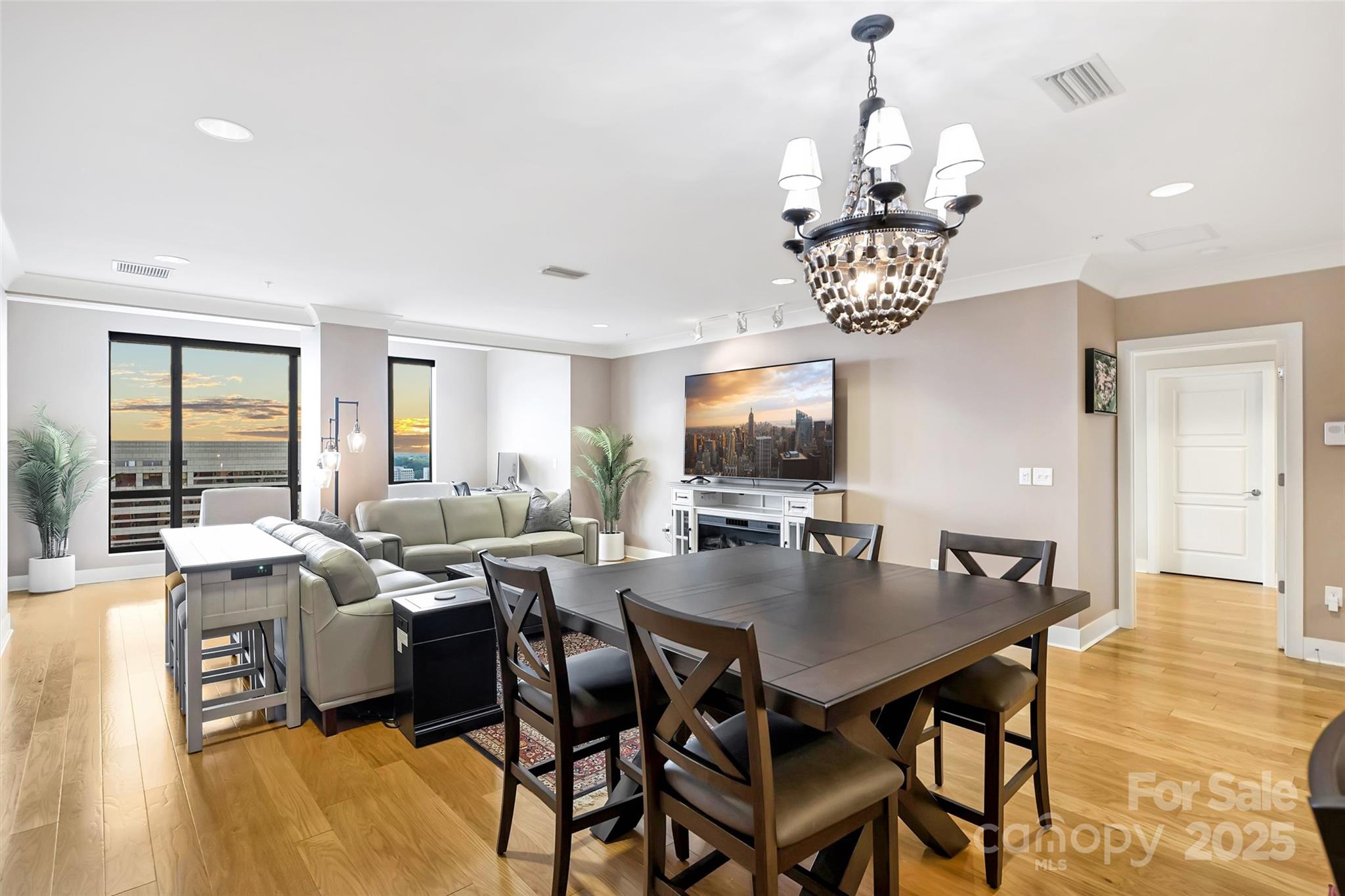 222 S Caldwell St #1812, Charlotte, NC 28202