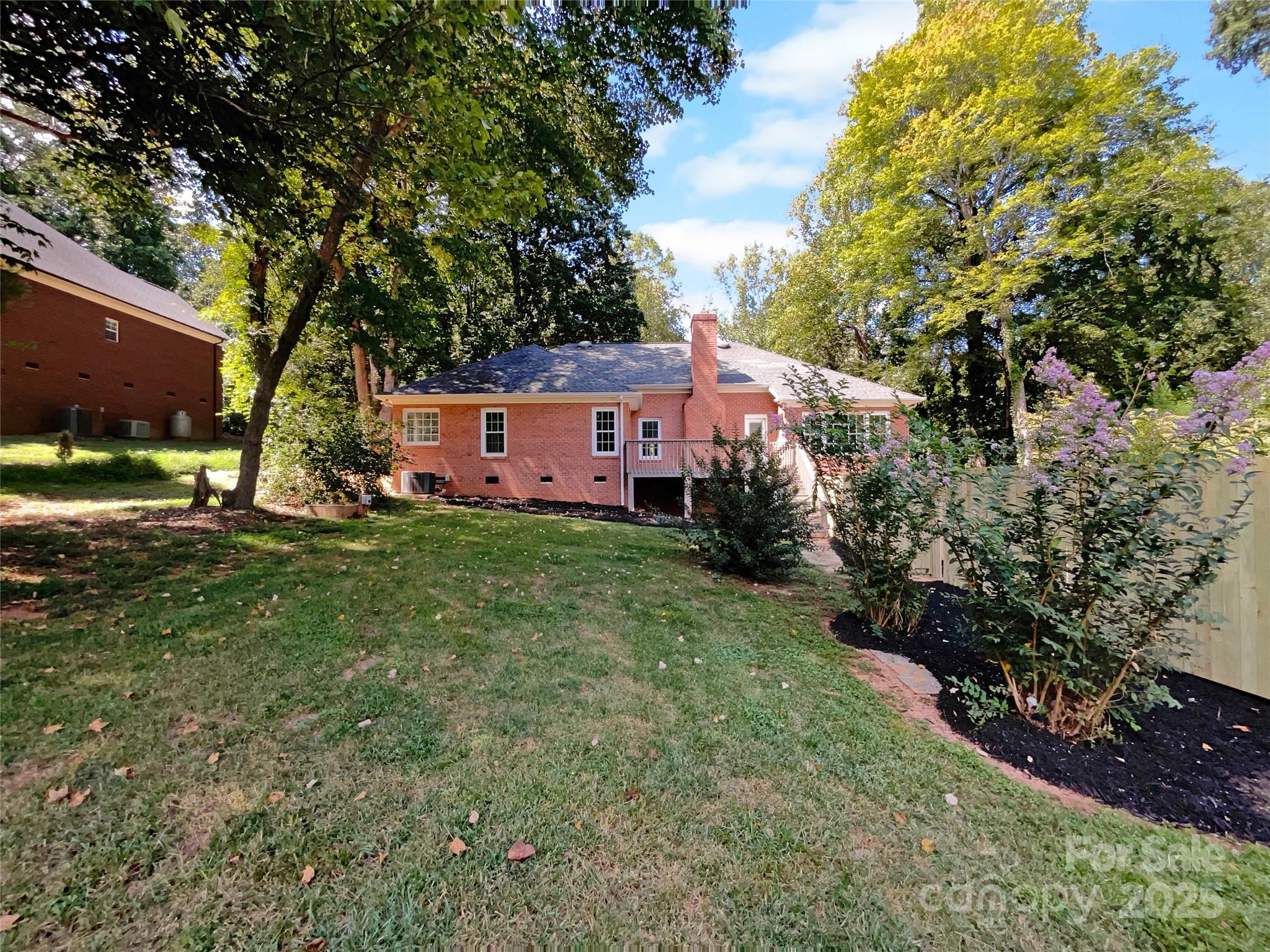 8117 Shannon Woods Ln, Matthews, NC 28104