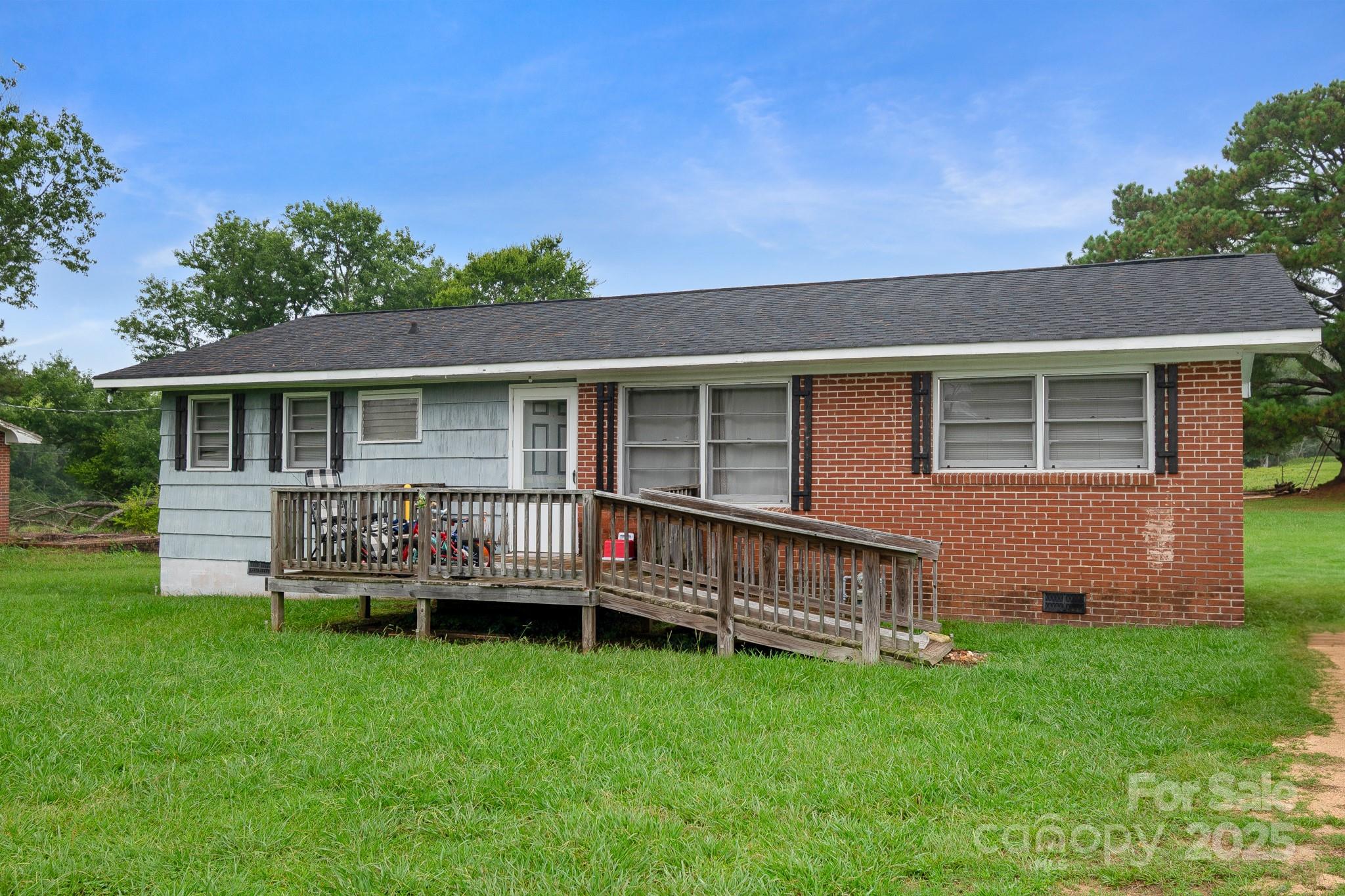 940 W End Rd, Chester, SC 29706