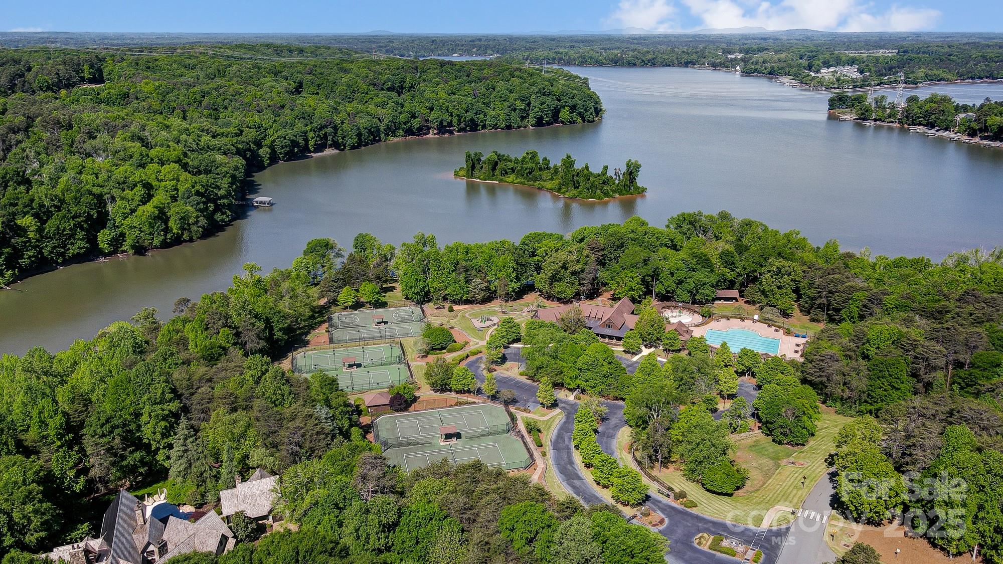10629 Island Point Rd, Charlotte, NC 28278