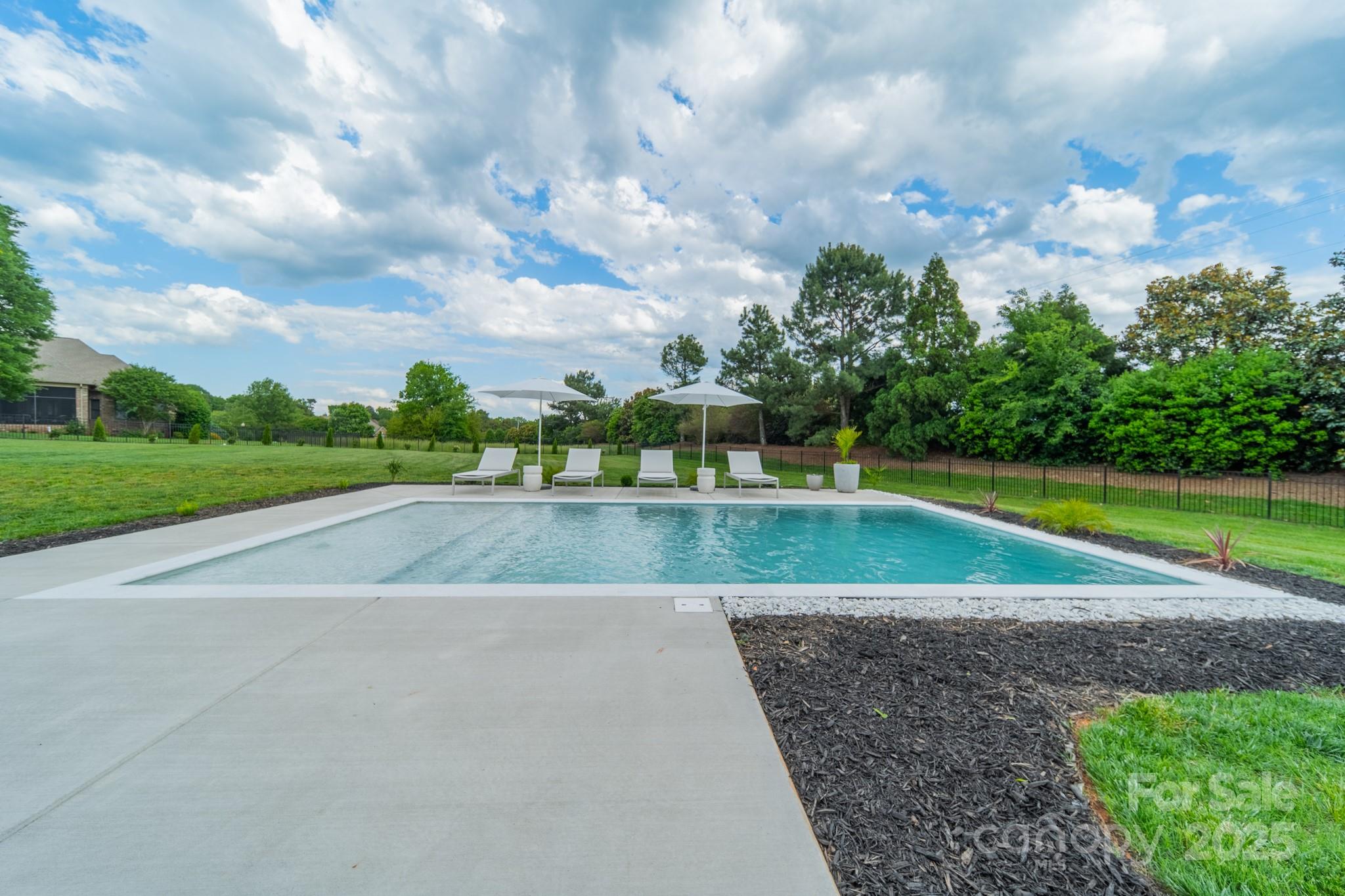 8102 Rolling Fields Rd, Charlotte, NC 28227