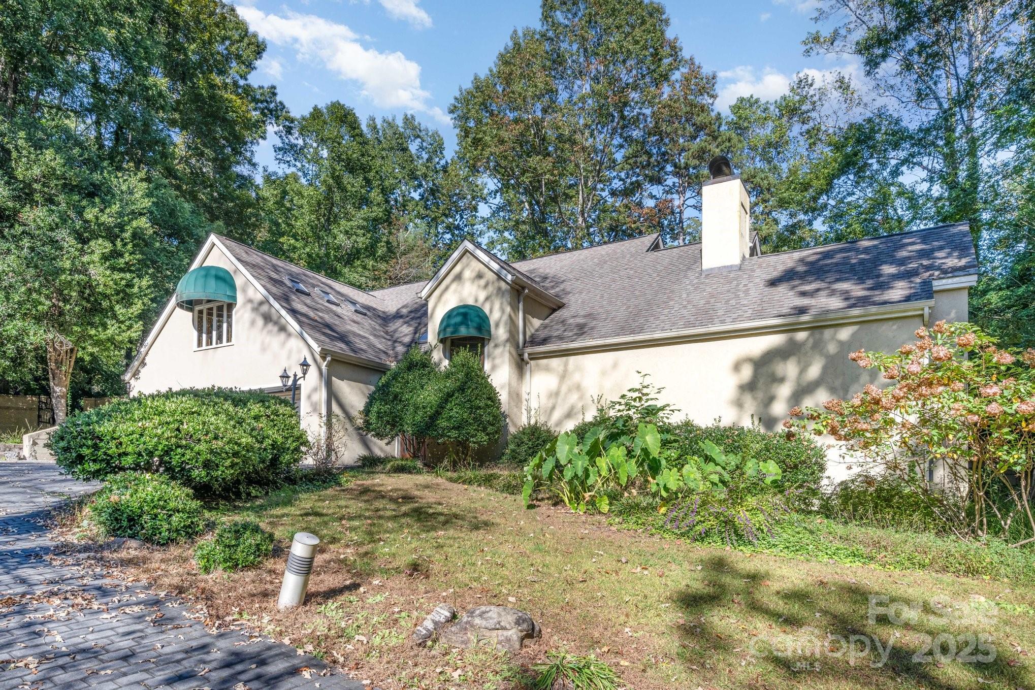 2116 8th Street Dr NW, Hickory, NC 28601