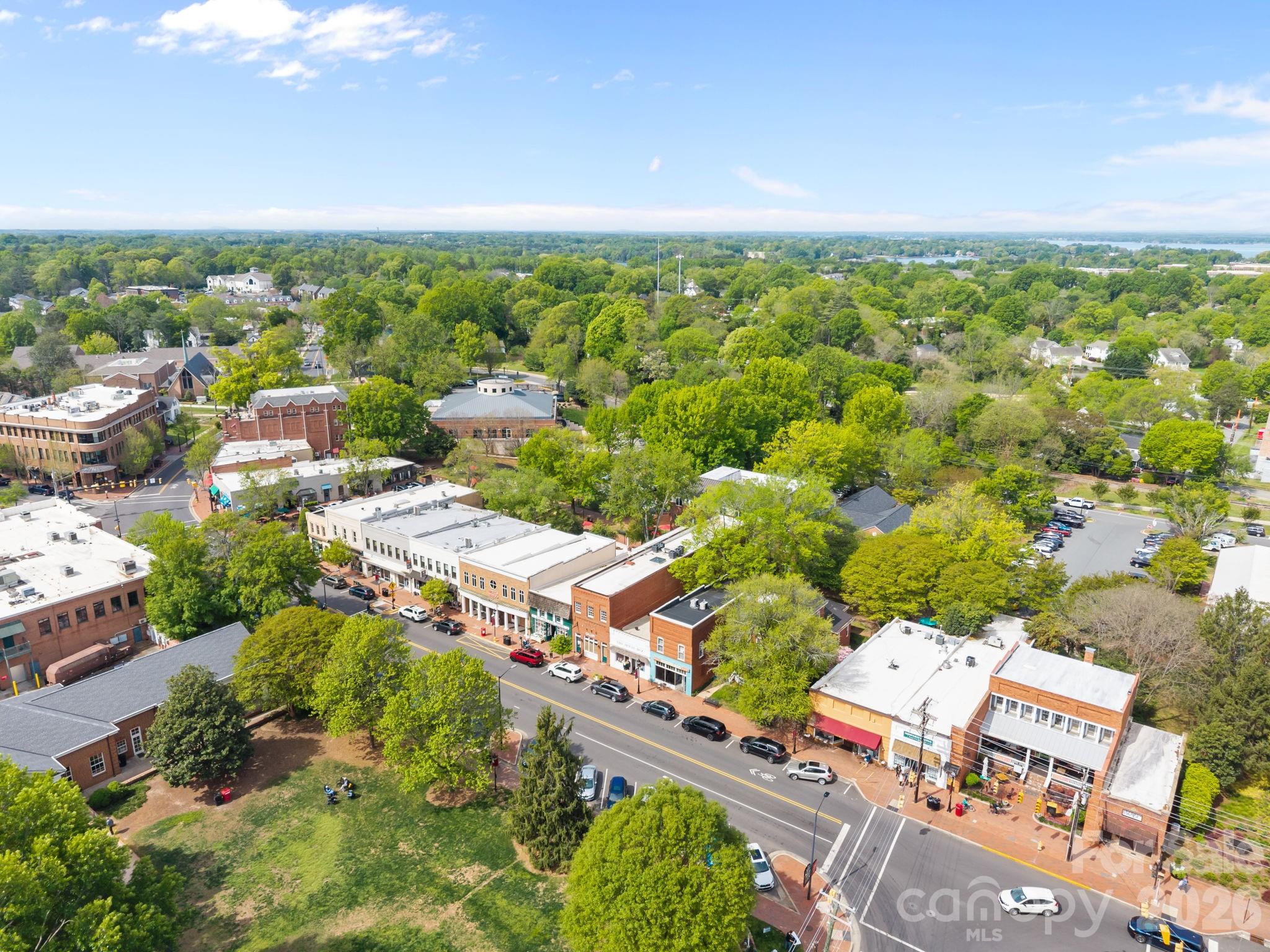 19020 Newburg Hill Rd, Davidson, NC 28036