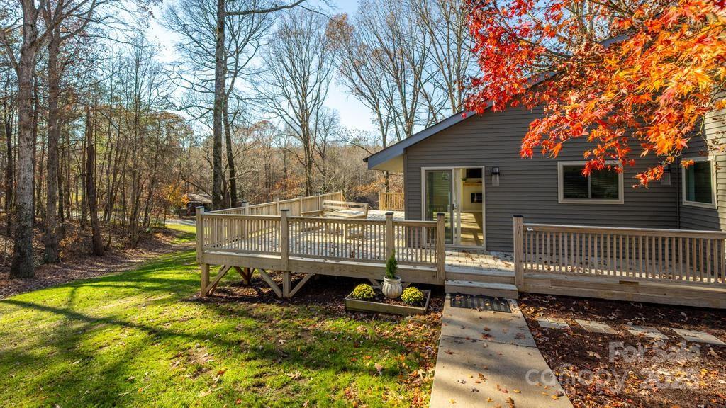 2106 Lynmore Dr, Sherrills Ford, NC 28673