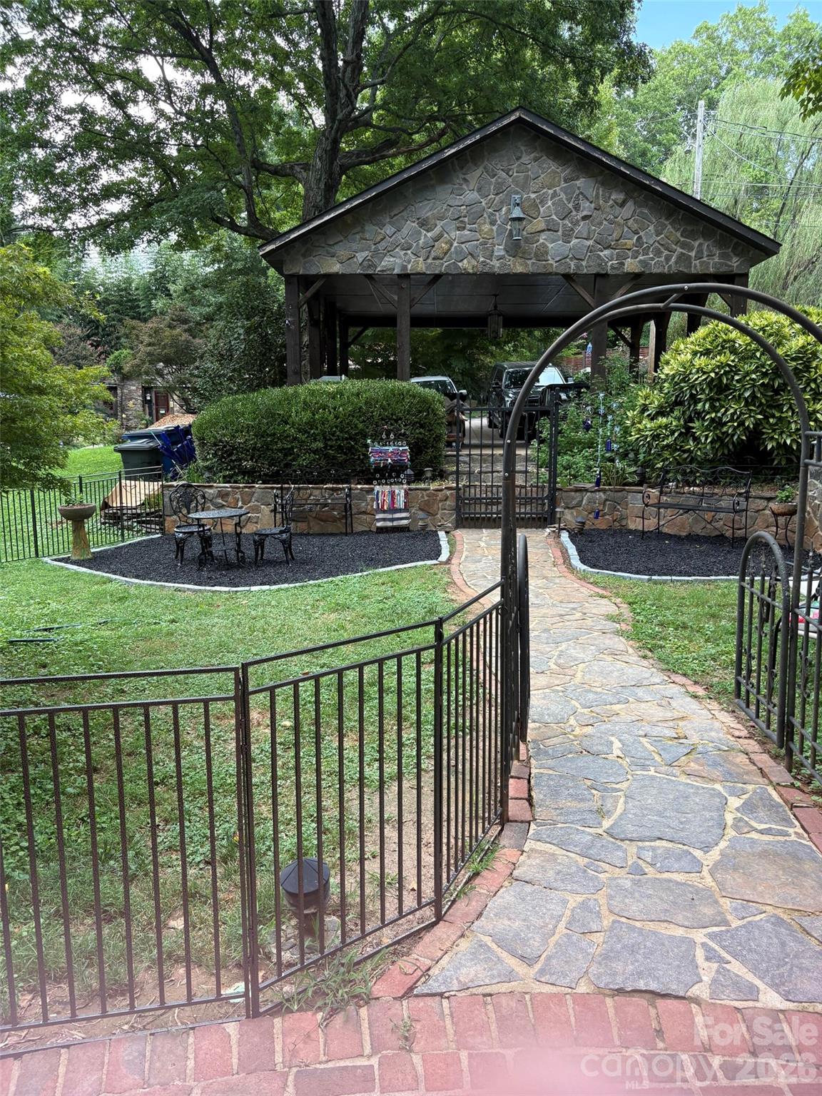 341 N Oak St, Statesville, NC 28677