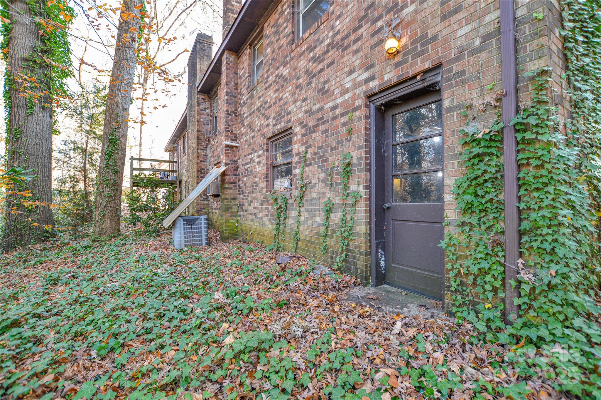 1405 Forest Park Dr, Statesville, NC 28677