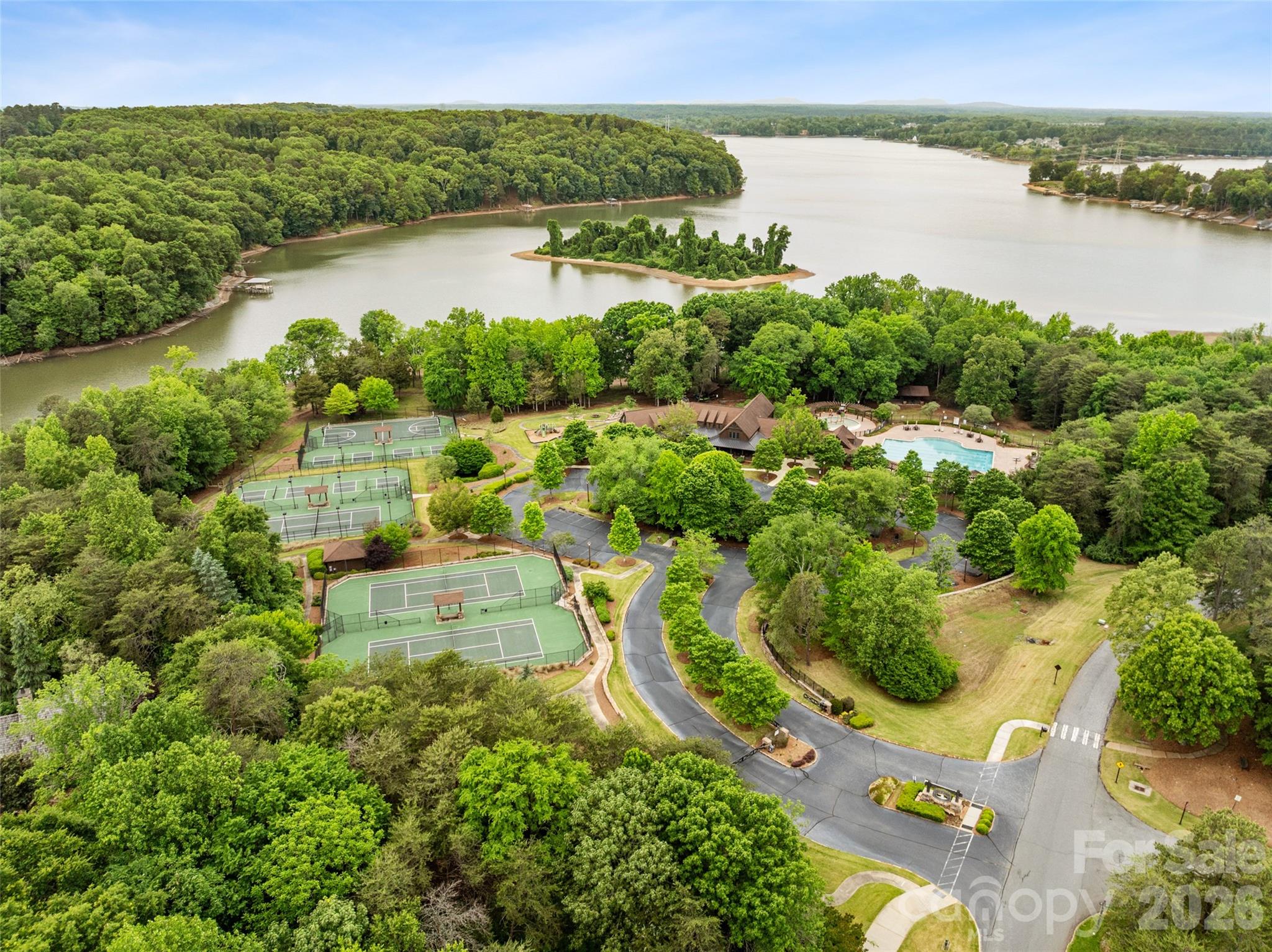 9105 Island Point Rd, Charlotte, NC 28278