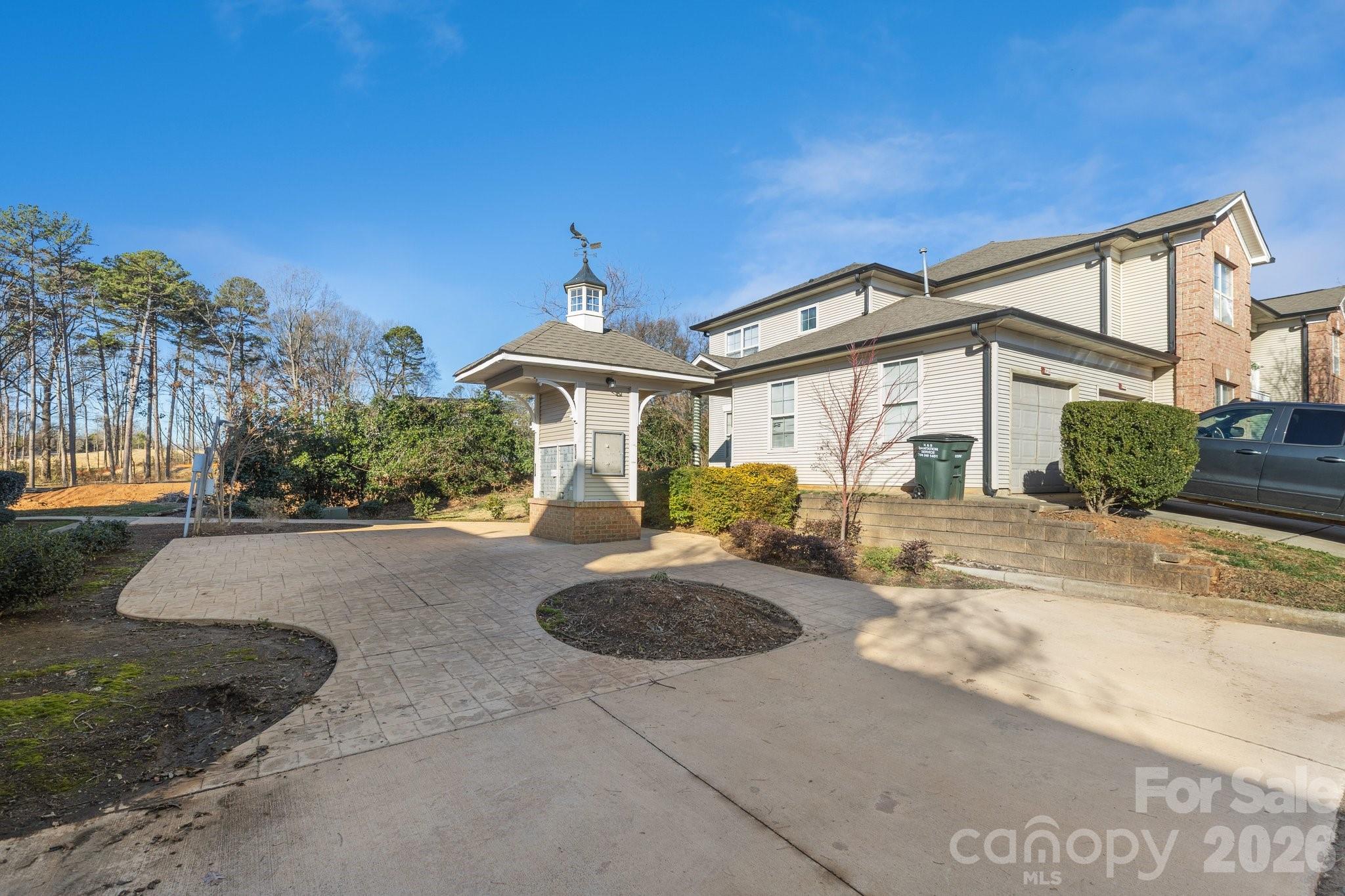 7325 Michaels Landing Dr, Charlotte, NC 28262