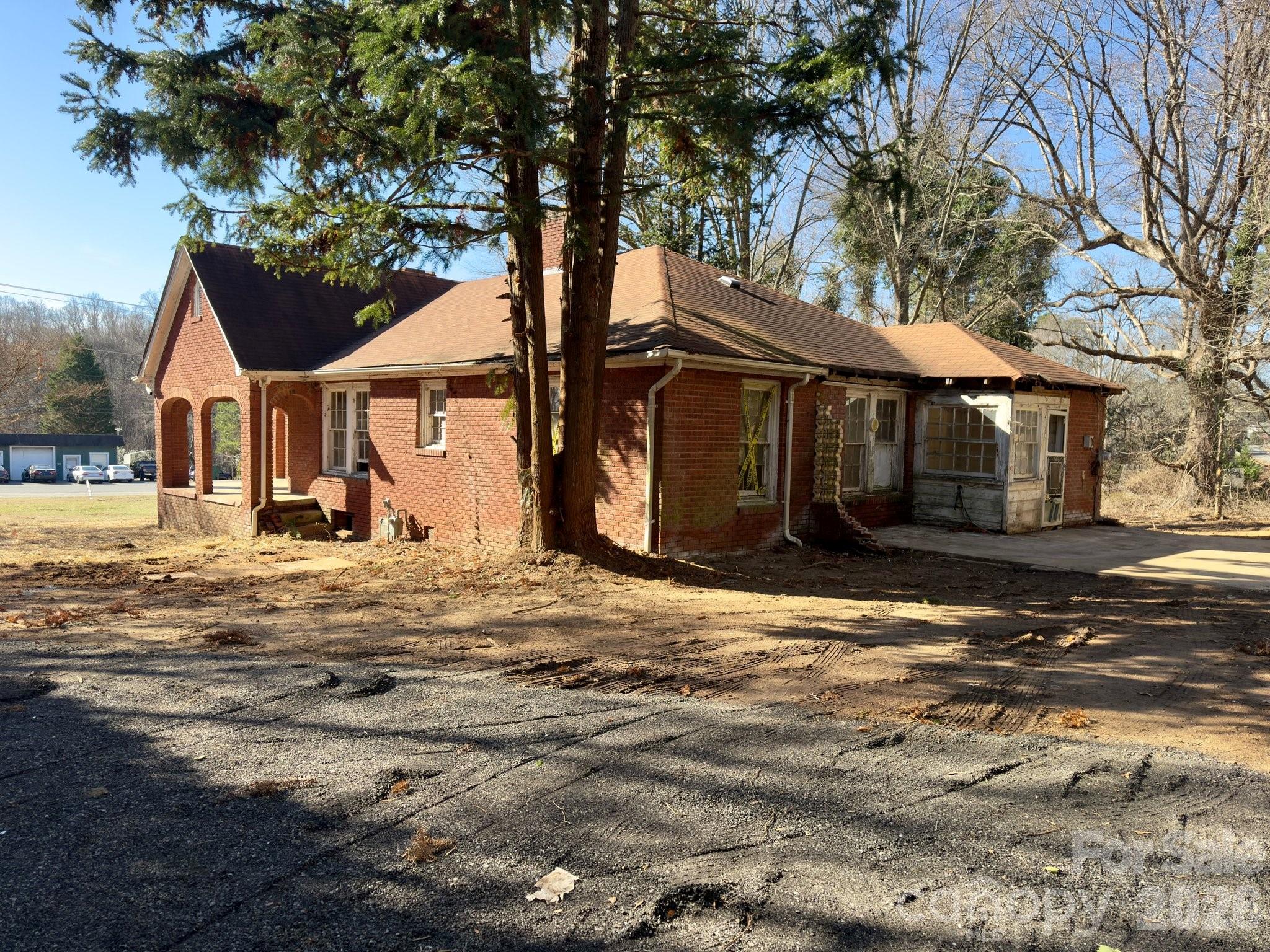 5724 Mooresville Rd, Kannapolis, NC 28081