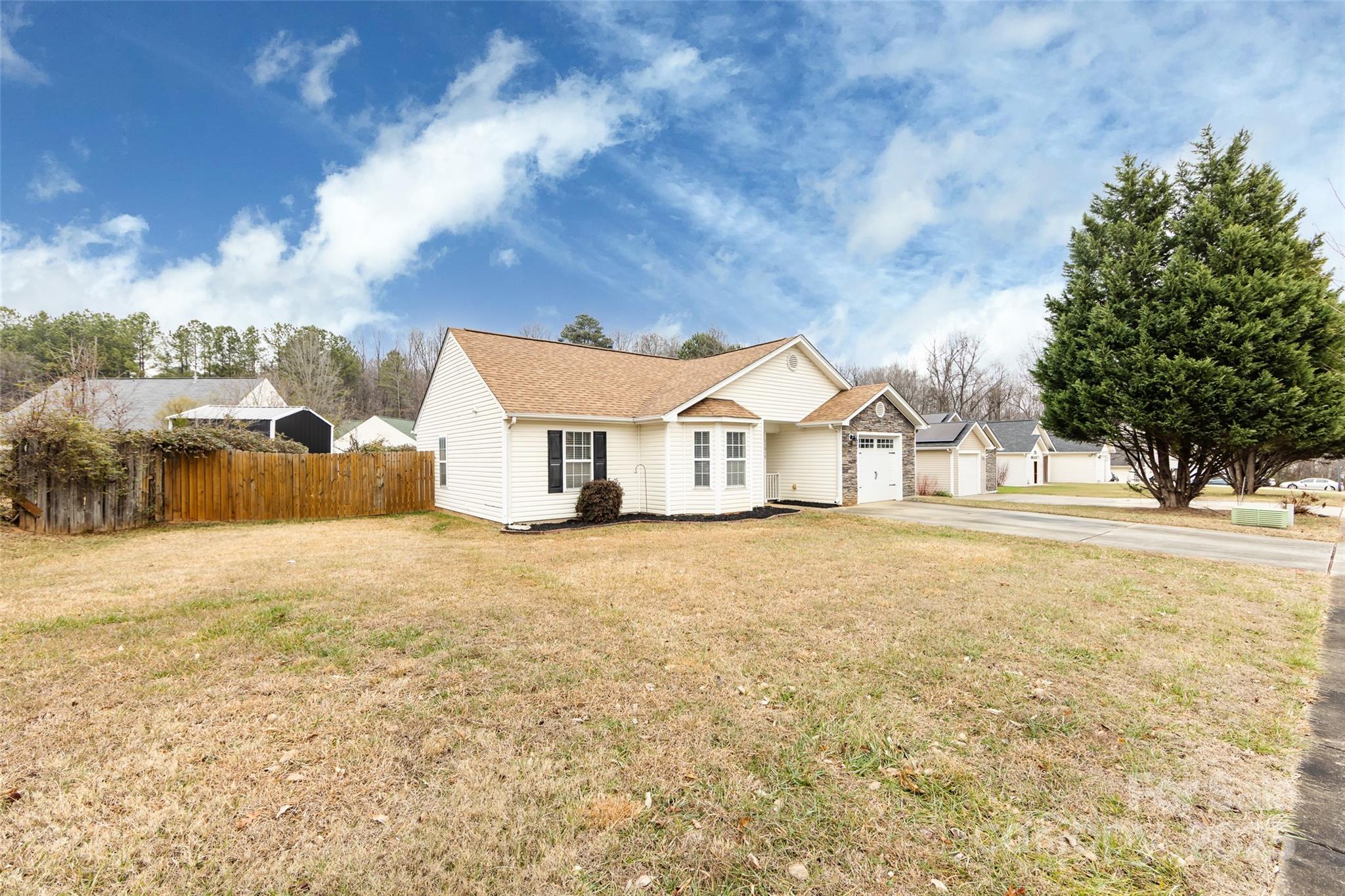 11015 Olde English Dr, Charlotte, NC 28216