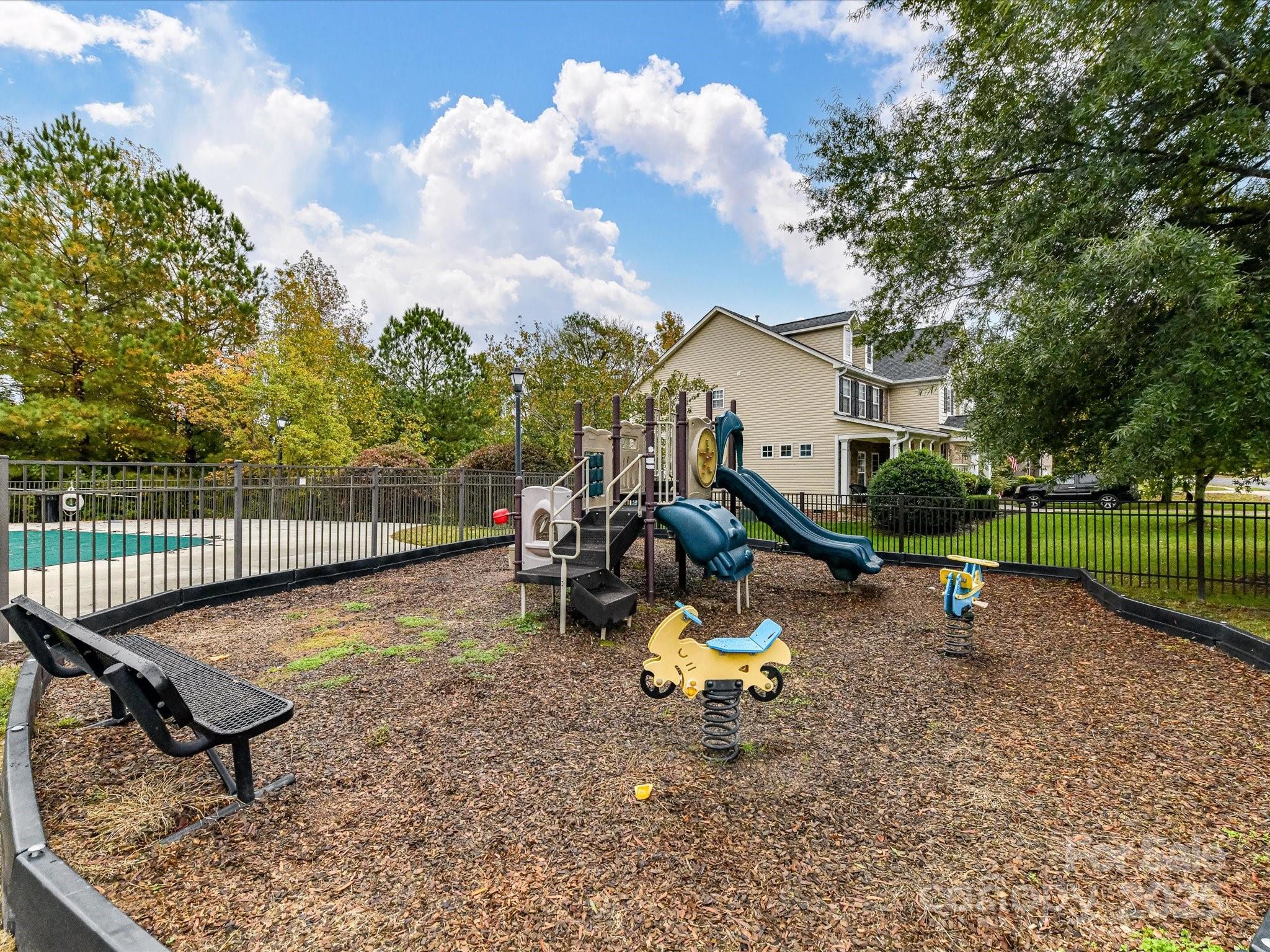 8004 Penman Springs Dr, Waxhaw, NC 28173