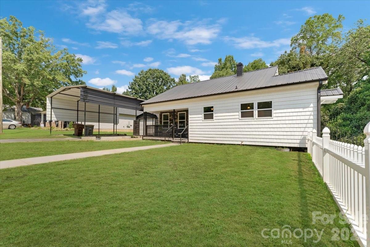 2105 Woodlawn St, Kannapolis, NC 28083