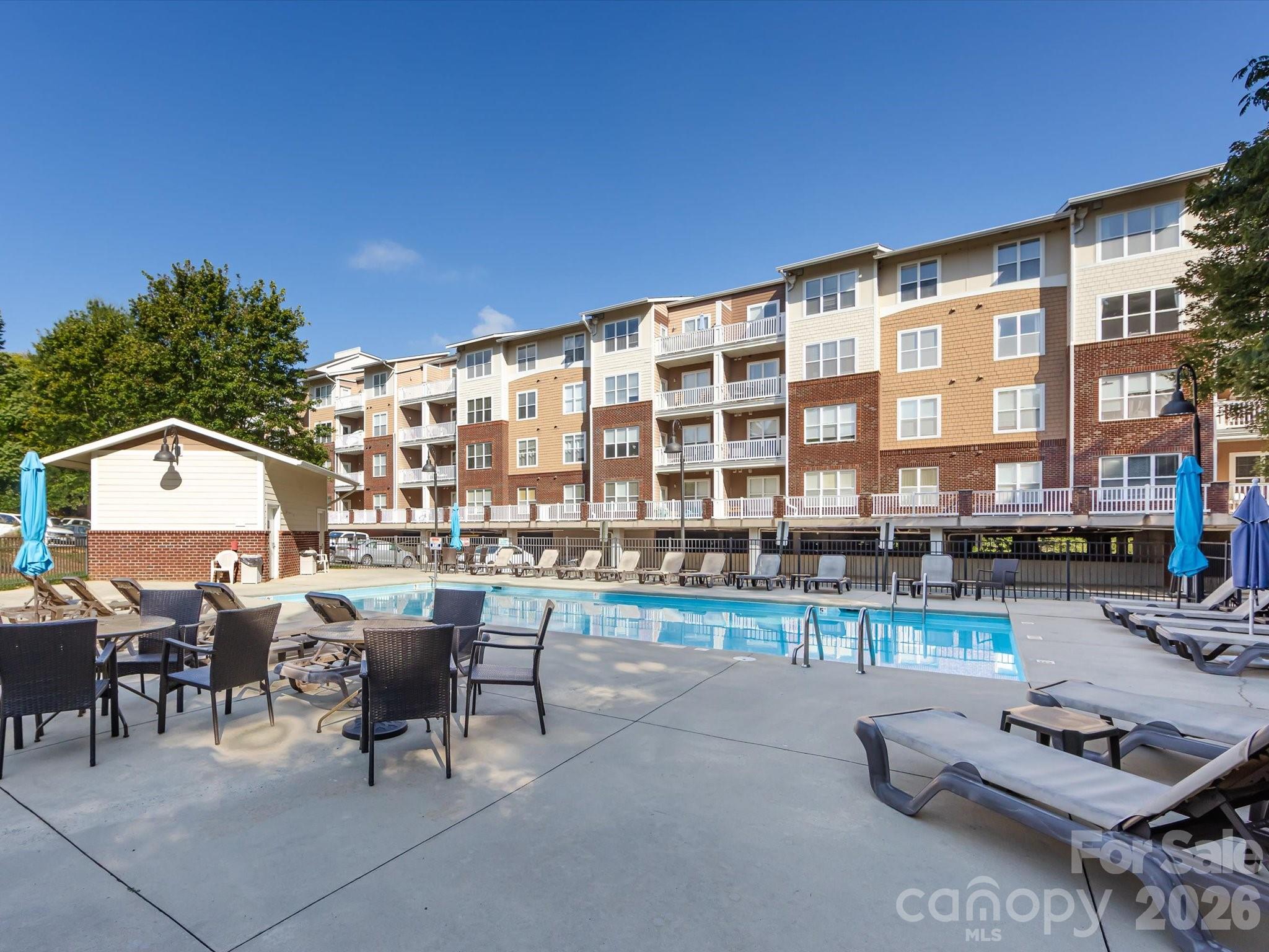 1000 E Woodlawn Rd #113, Charlotte, NC 28209