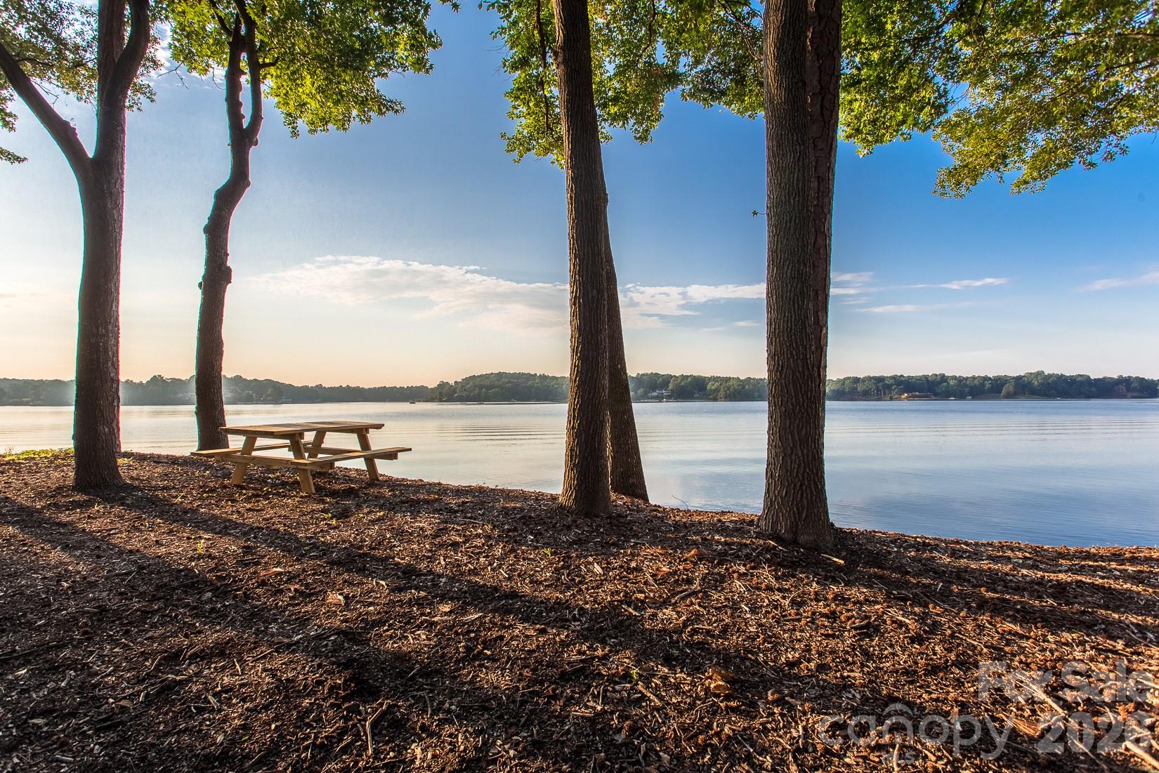 8 Hickory Ridge Ct, Lake Wylie, SC 29710