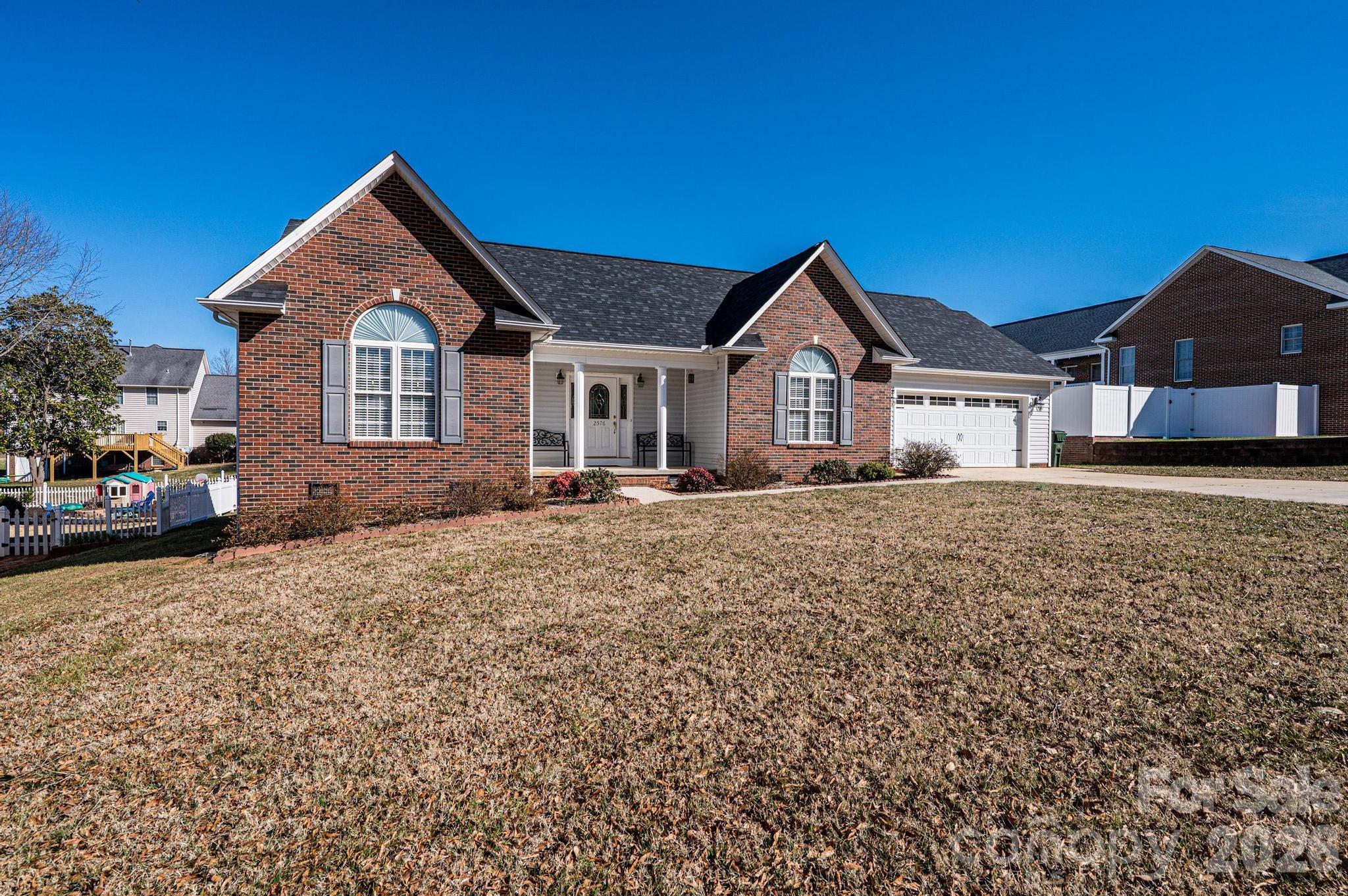 2576 Rolling Ridge Dr, Hickory, NC 28602