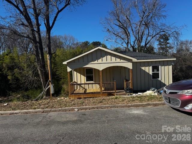 38 Poplar St, Great Falls, SC 29055