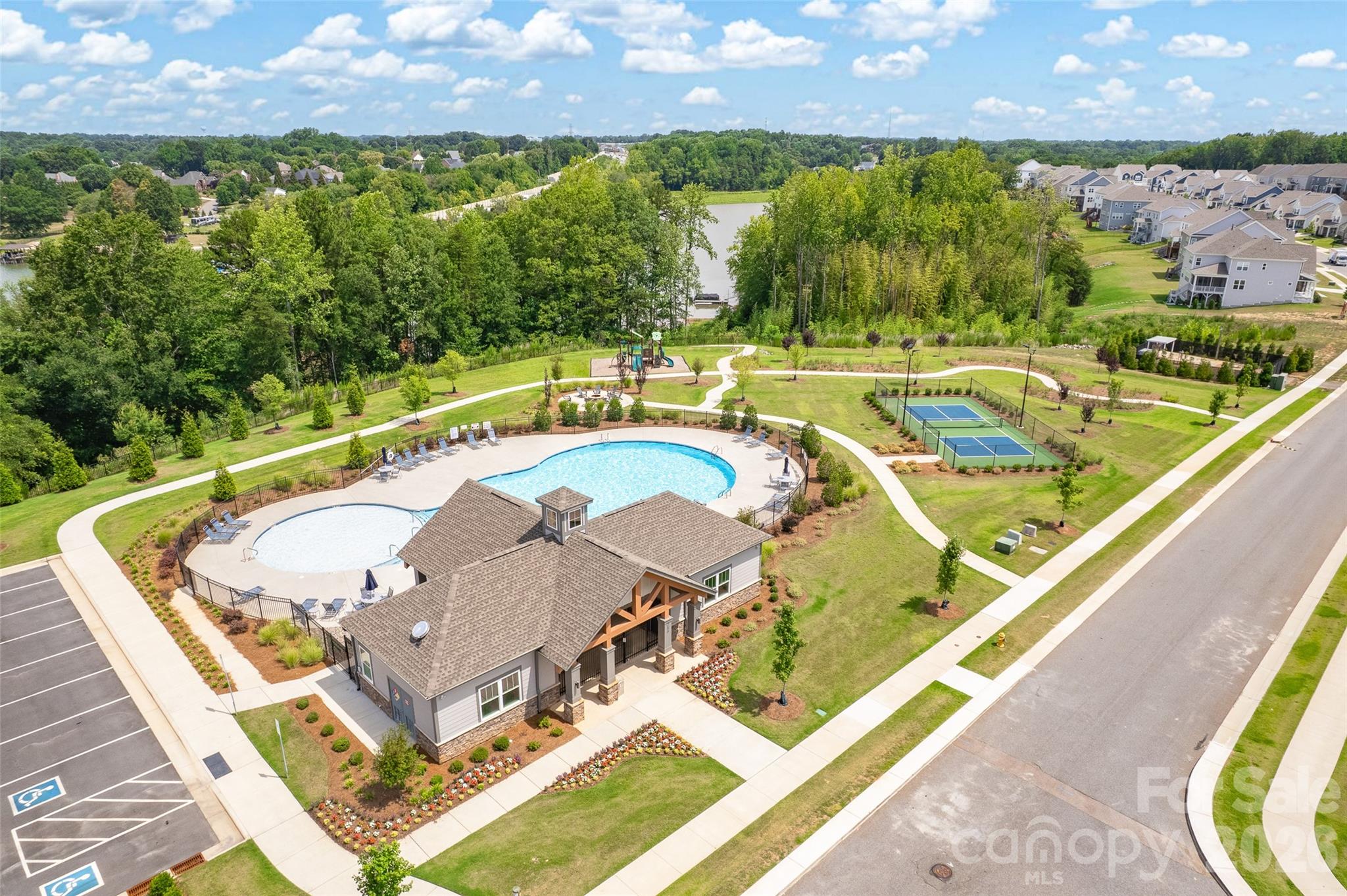 309 W Waterlynn Rd, Mooresville, NC 28117