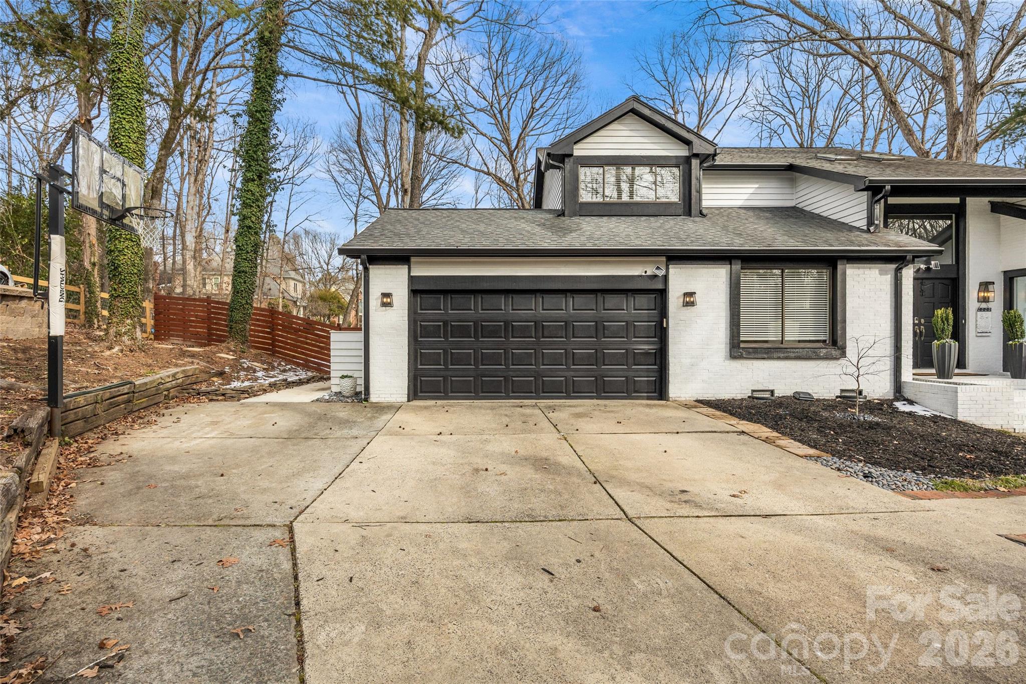 9562 Hunting Ct, Matthews, NC 28105