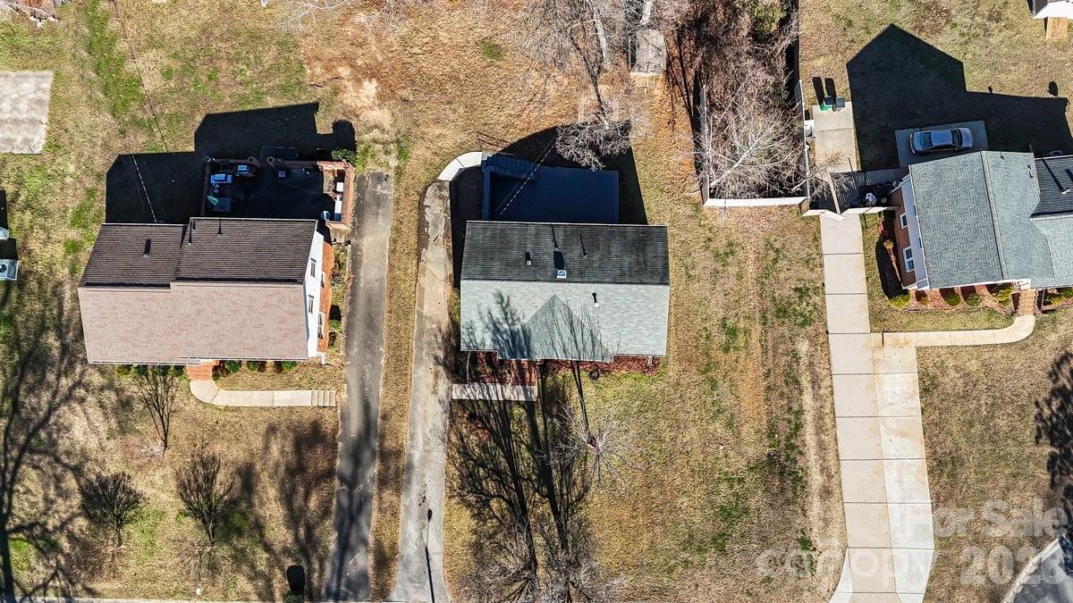 1717 Woodvalley Dr, Charlotte, NC 28216