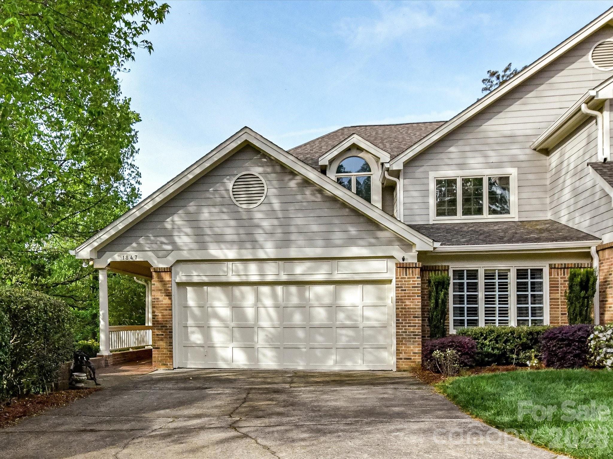 1847 Meadowood Ln, Charlotte, NC 28211
