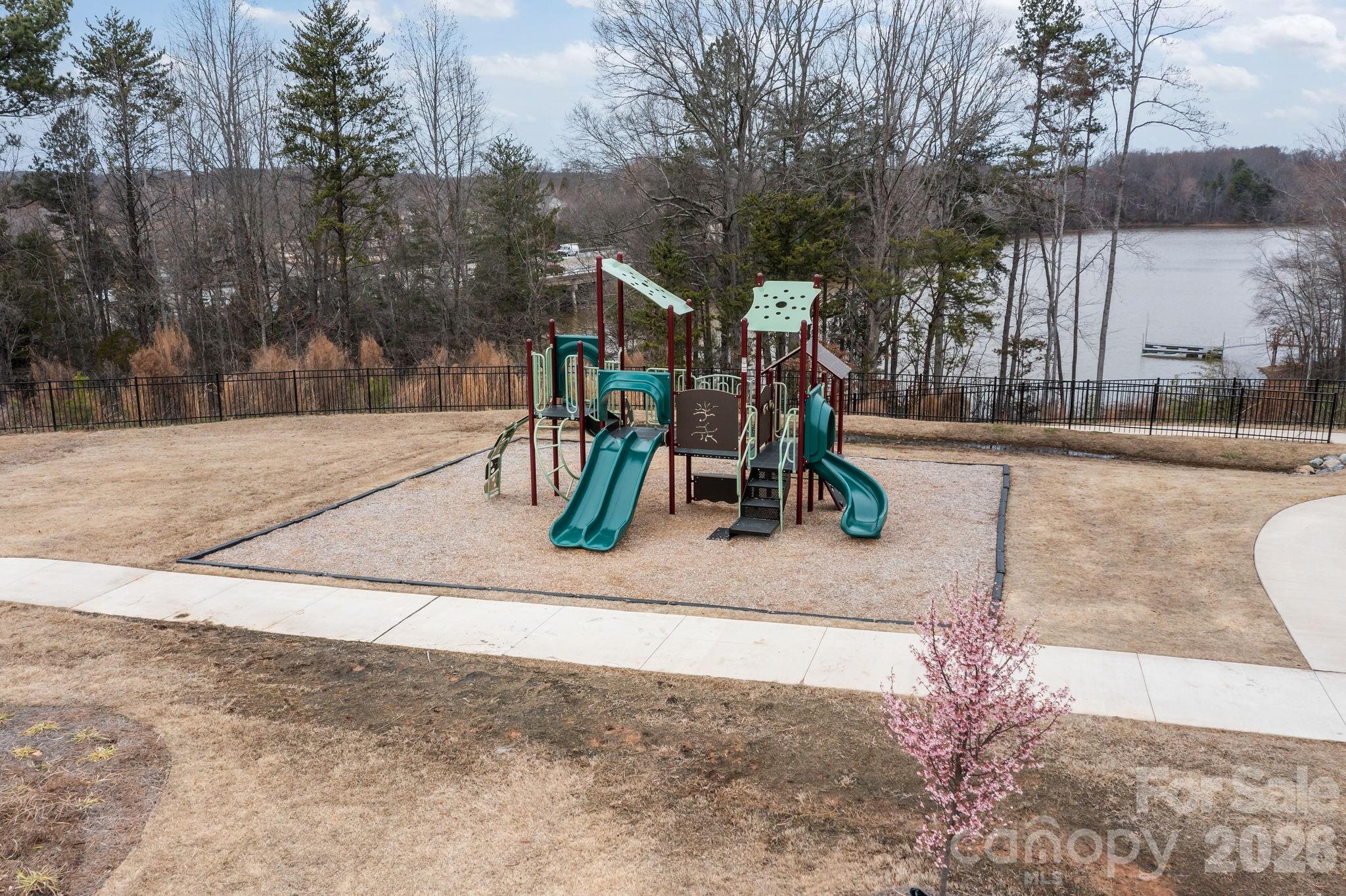 131 Reids Cove Dr, Mooresville, NC 28117