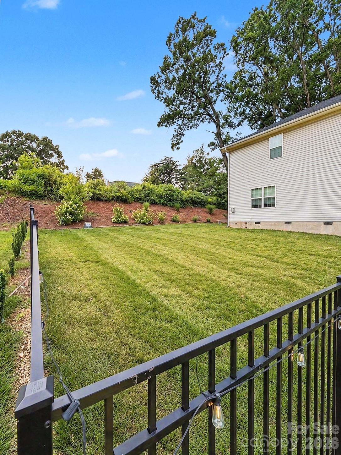 211 Macon Dr, Statesville, NC 28625