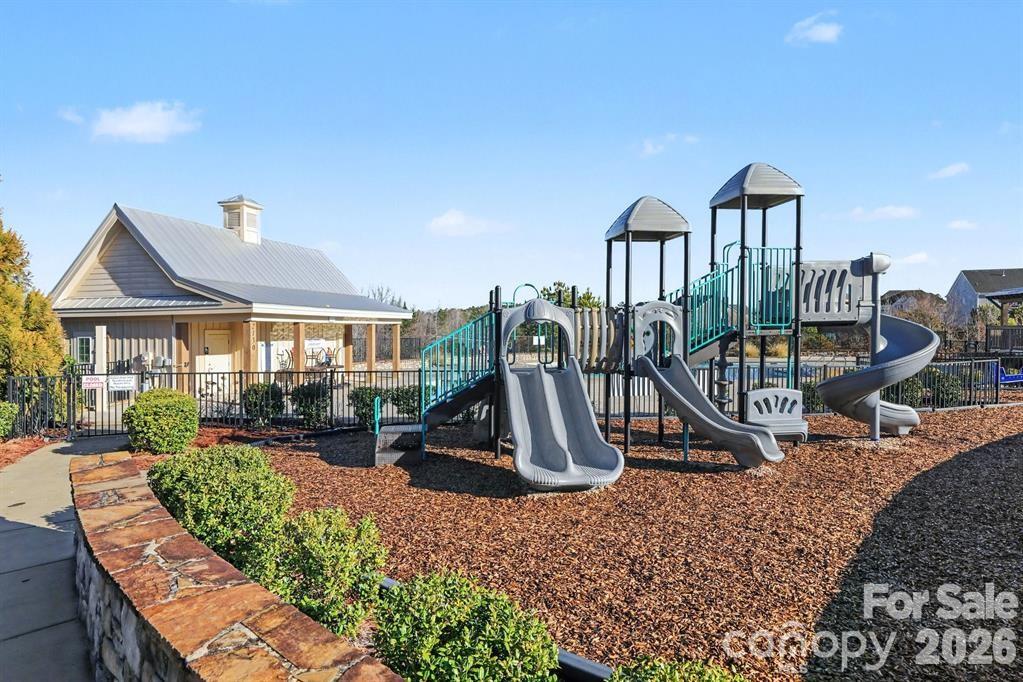 204 Hampton Trail Dr, Fort Mill, SC 29708