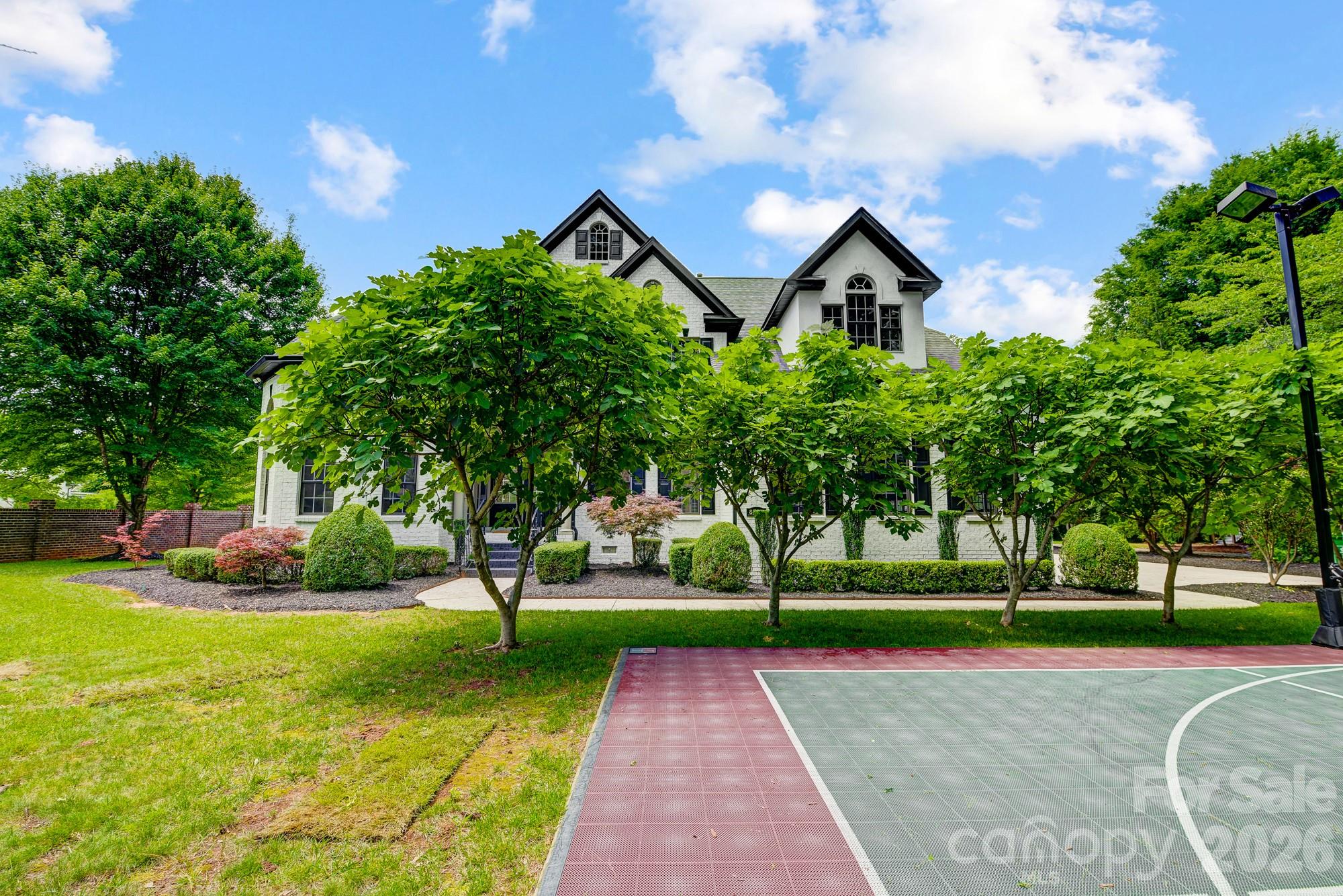8707 Fairview Rd, Charlotte, NC 28226
