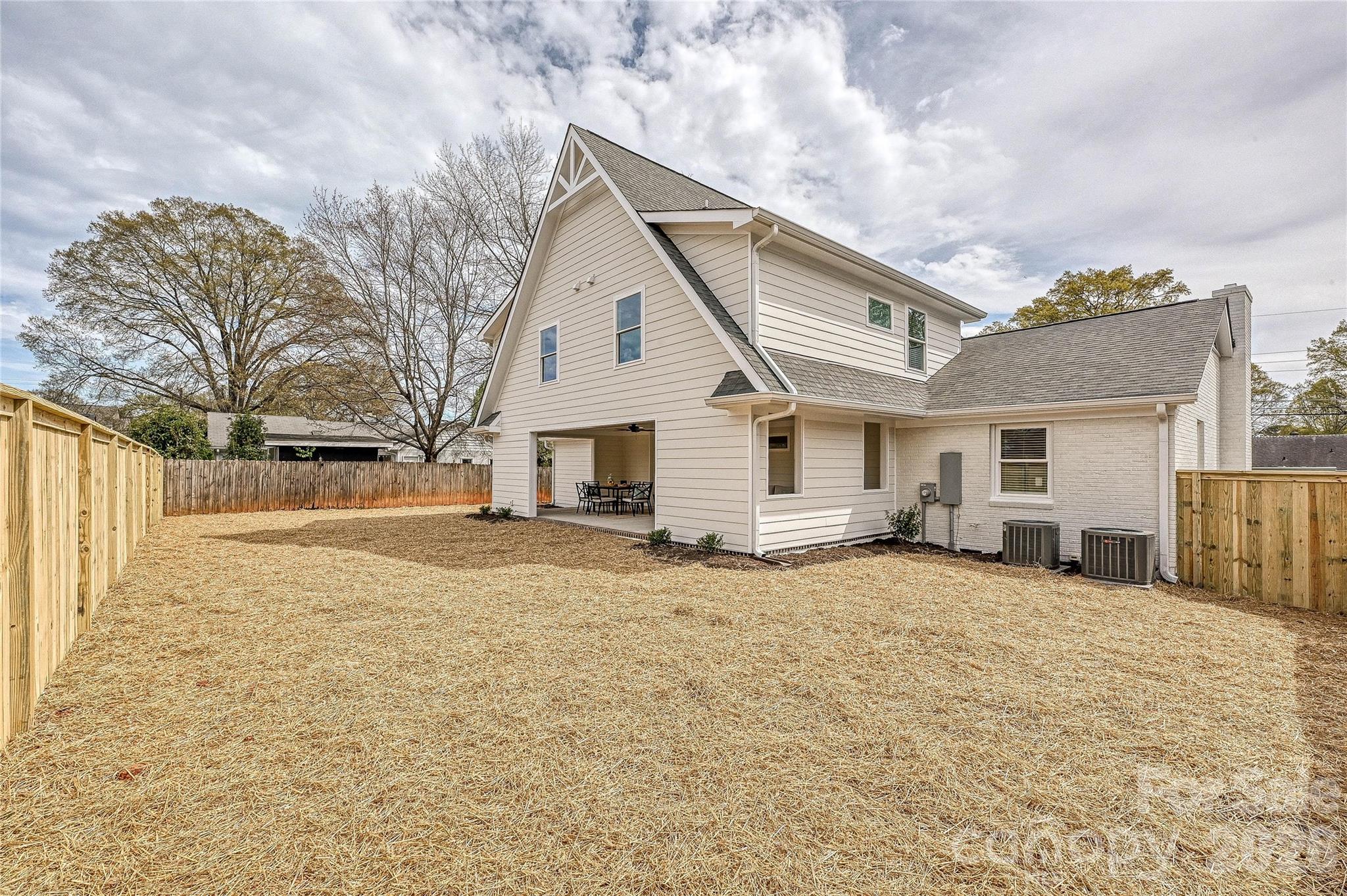 815 Hartness Ave, Charlotte, NC 28211