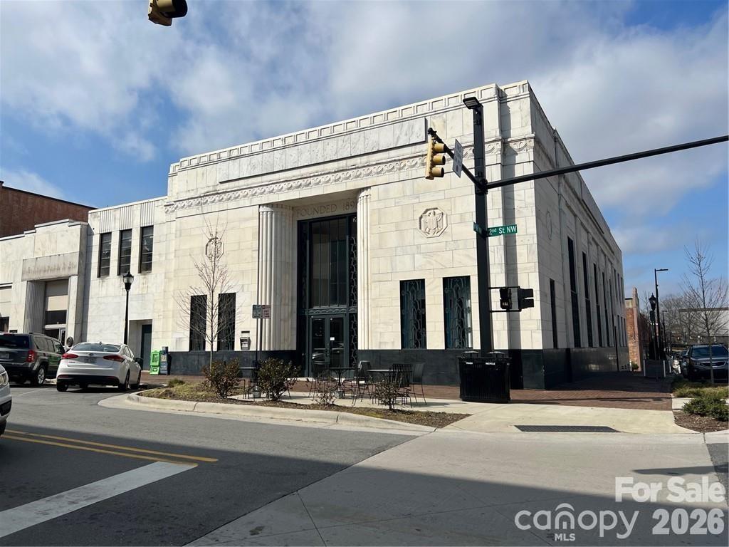 39 2nd St NW, Hickory, NC 28601