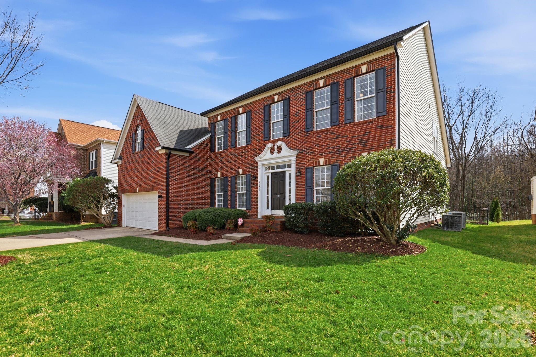 3909 Meadow Green Dr, Charlotte, NC 28269