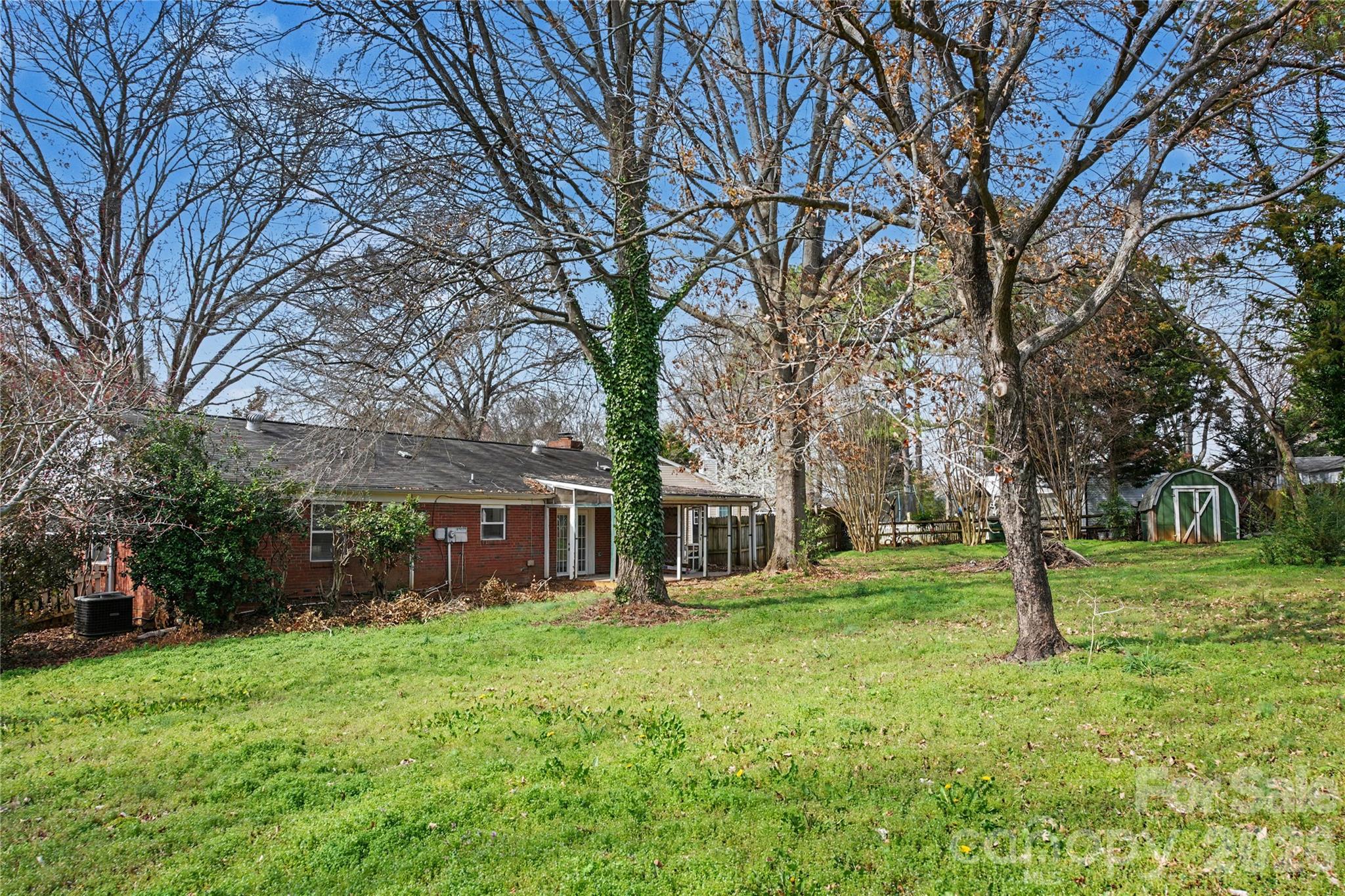 8205 Meadowind Cir, Charlotte, NC 28226