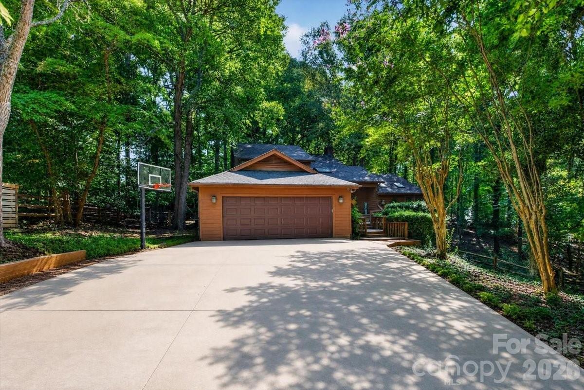 10 Thornwood Ct, Lake Wylie, SC 29710