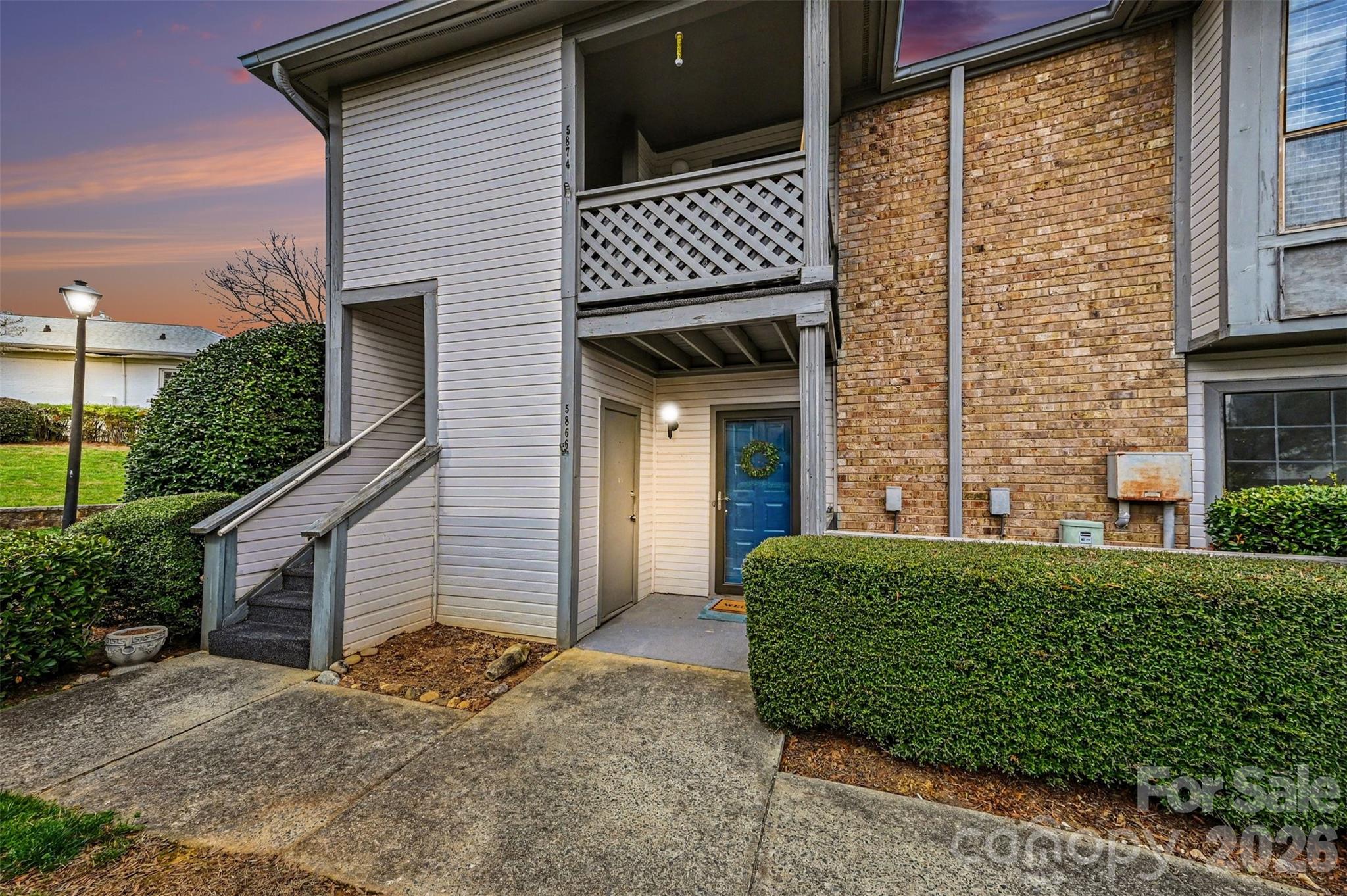 5866 Harris Grove Ln, Charlotte, NC 28212