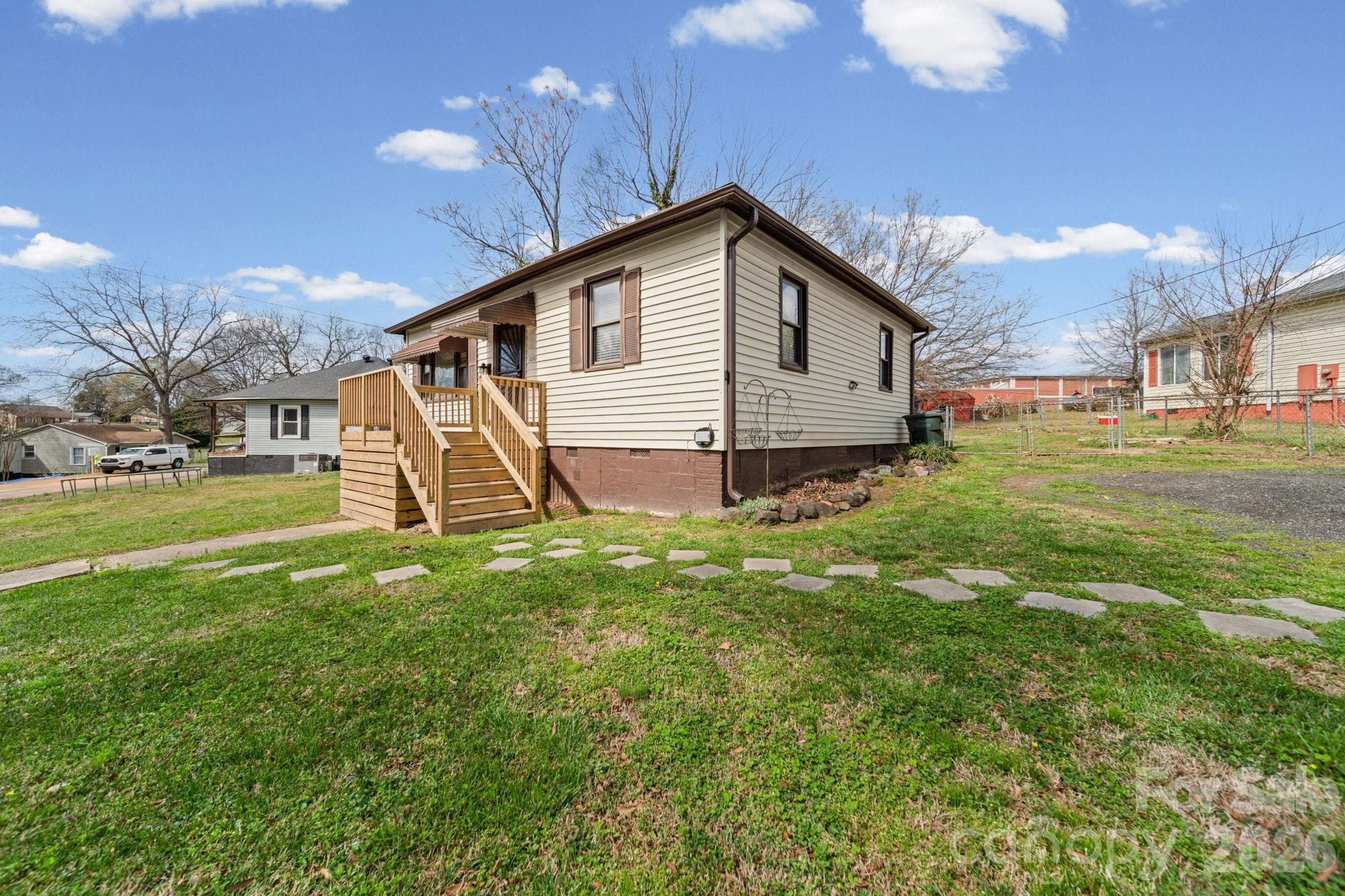 1866 Hilltop Cir, Gastonia, NC 28054