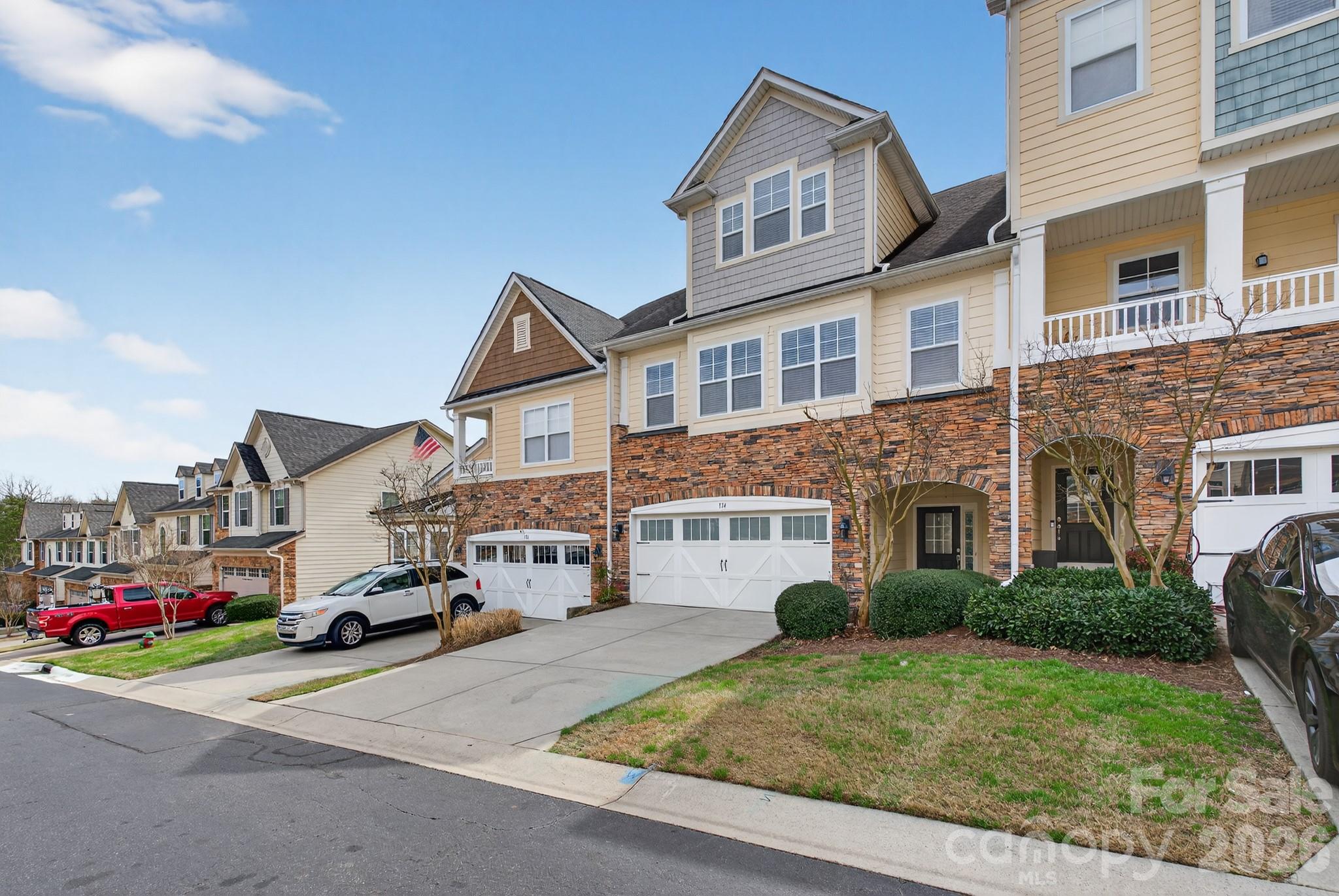 114 Inlet Point Dr, Tega Cay, SC 29708