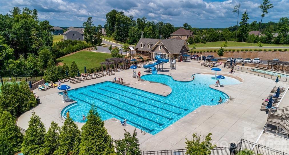 16518 Governors Club Ct, Charlotte, NC 28278