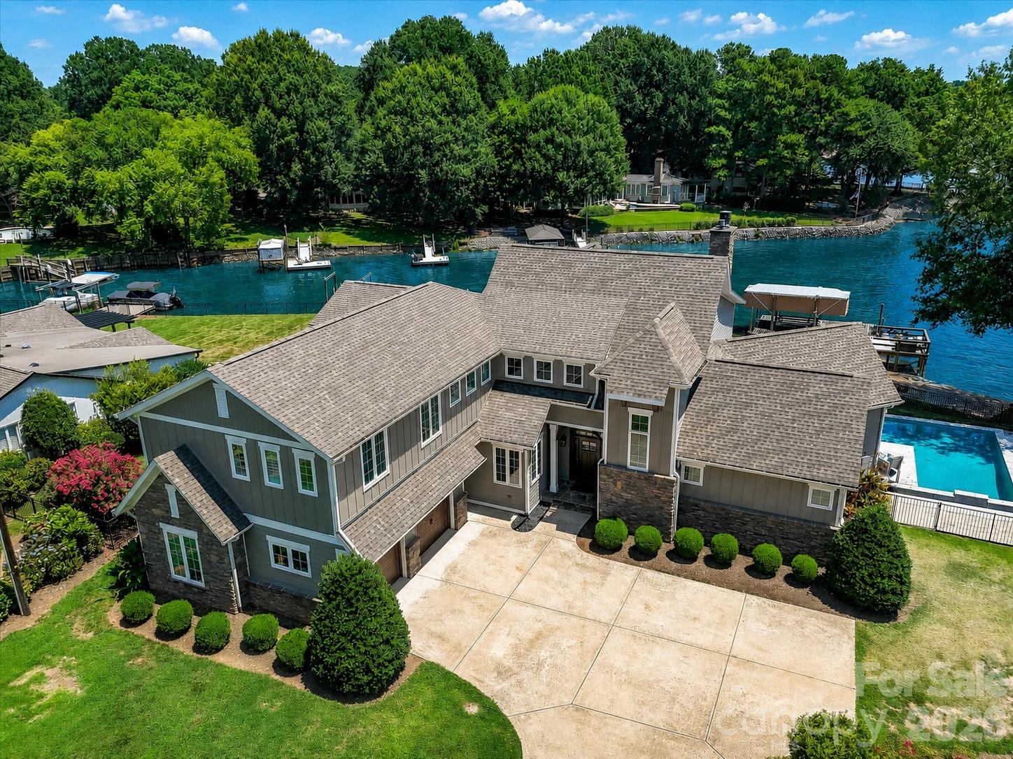 18014 Whispering Oaks Dr, Cornelius, NC 28031