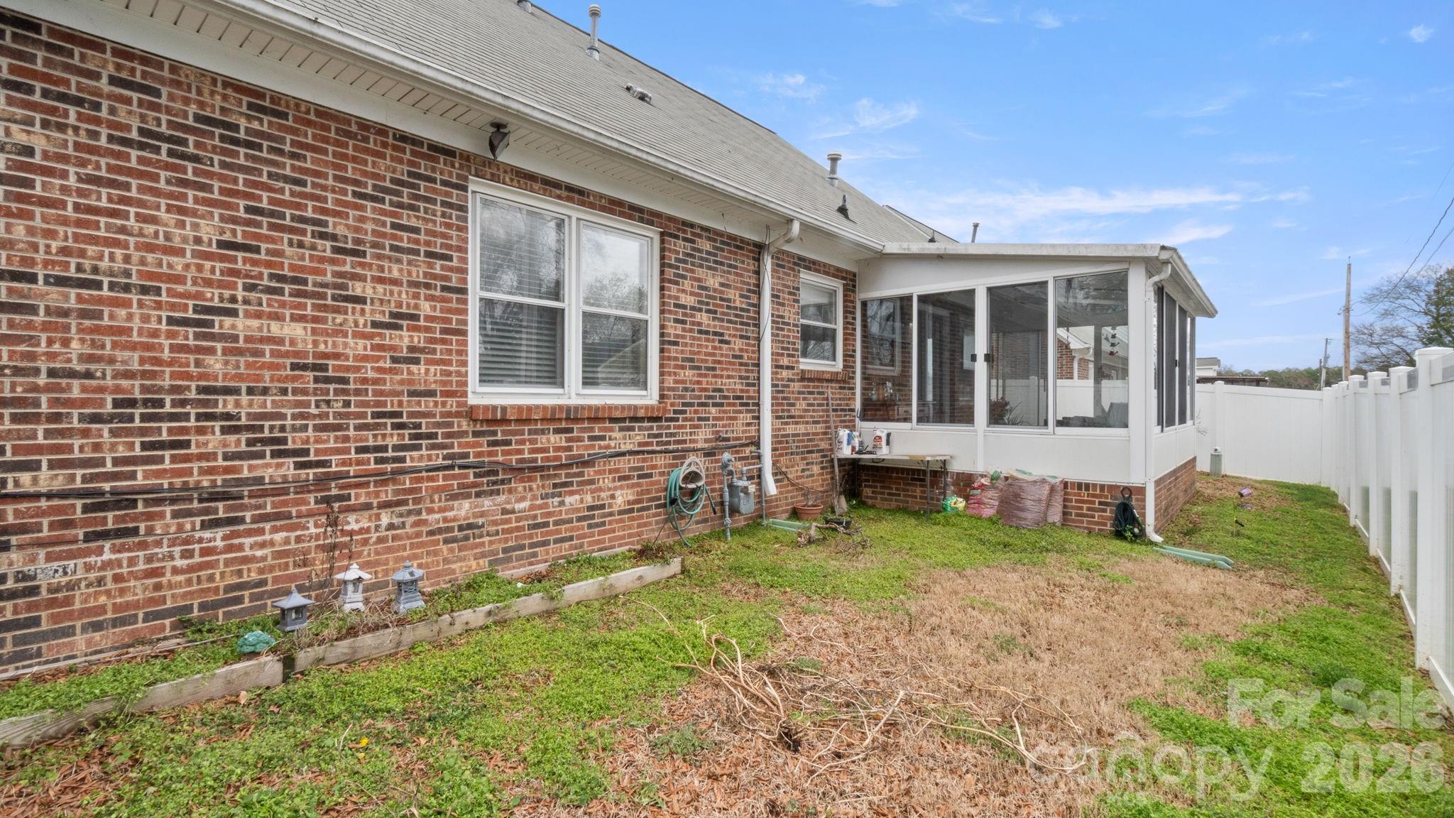 691 Carlton Dr, Gastonia, NC 28054