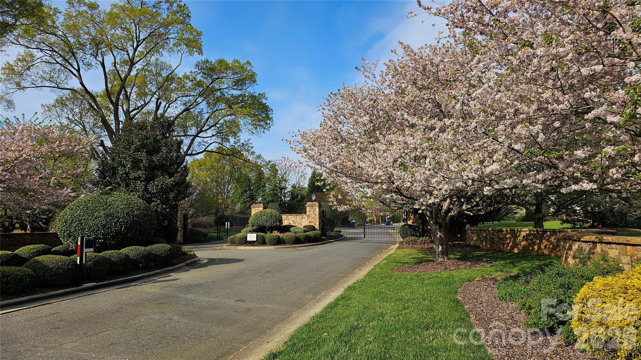 9222 Woodhall Lake Dr, Waxhaw, NC 28173