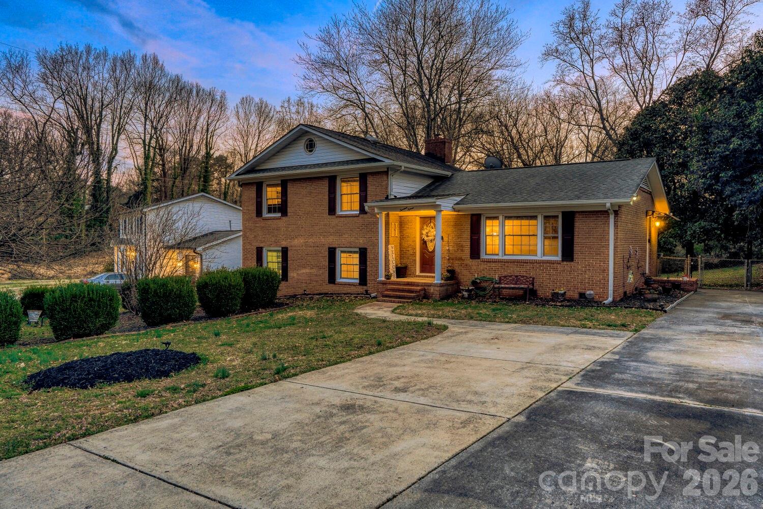 1315 Shady Bluff Dr, Charlotte, NC 28211