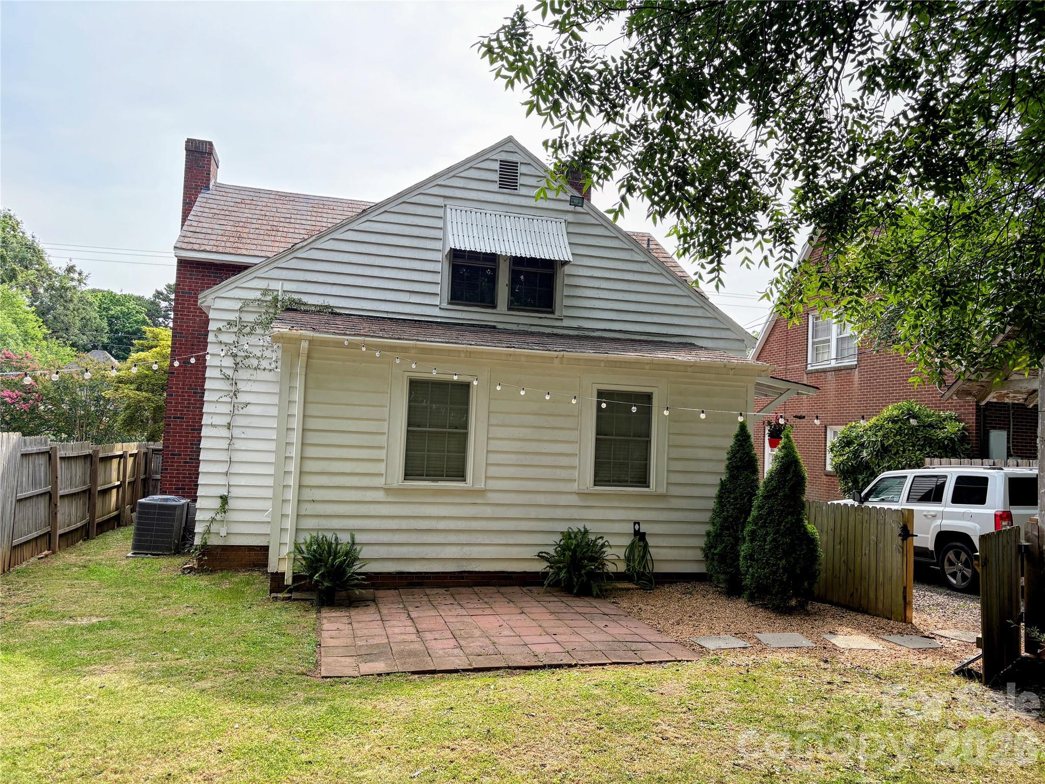416 S Race St, Statesville, NC 28677