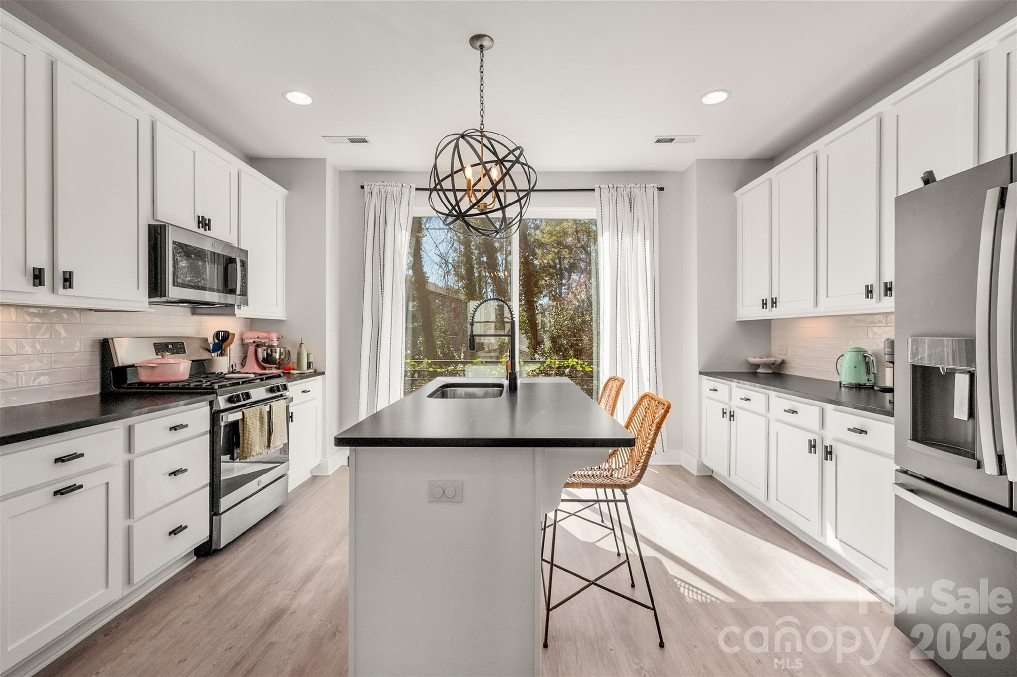 566 West End Dr, Charlotte, NC 28208