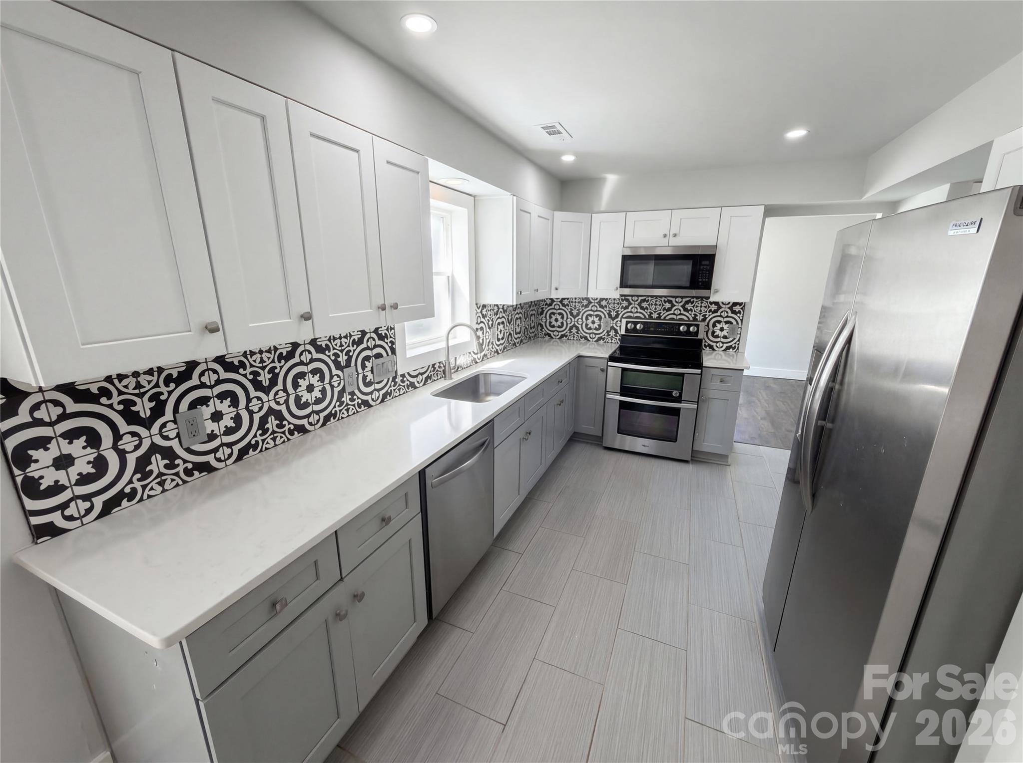 12015 Landen Dr, Charlotte, NC 28277