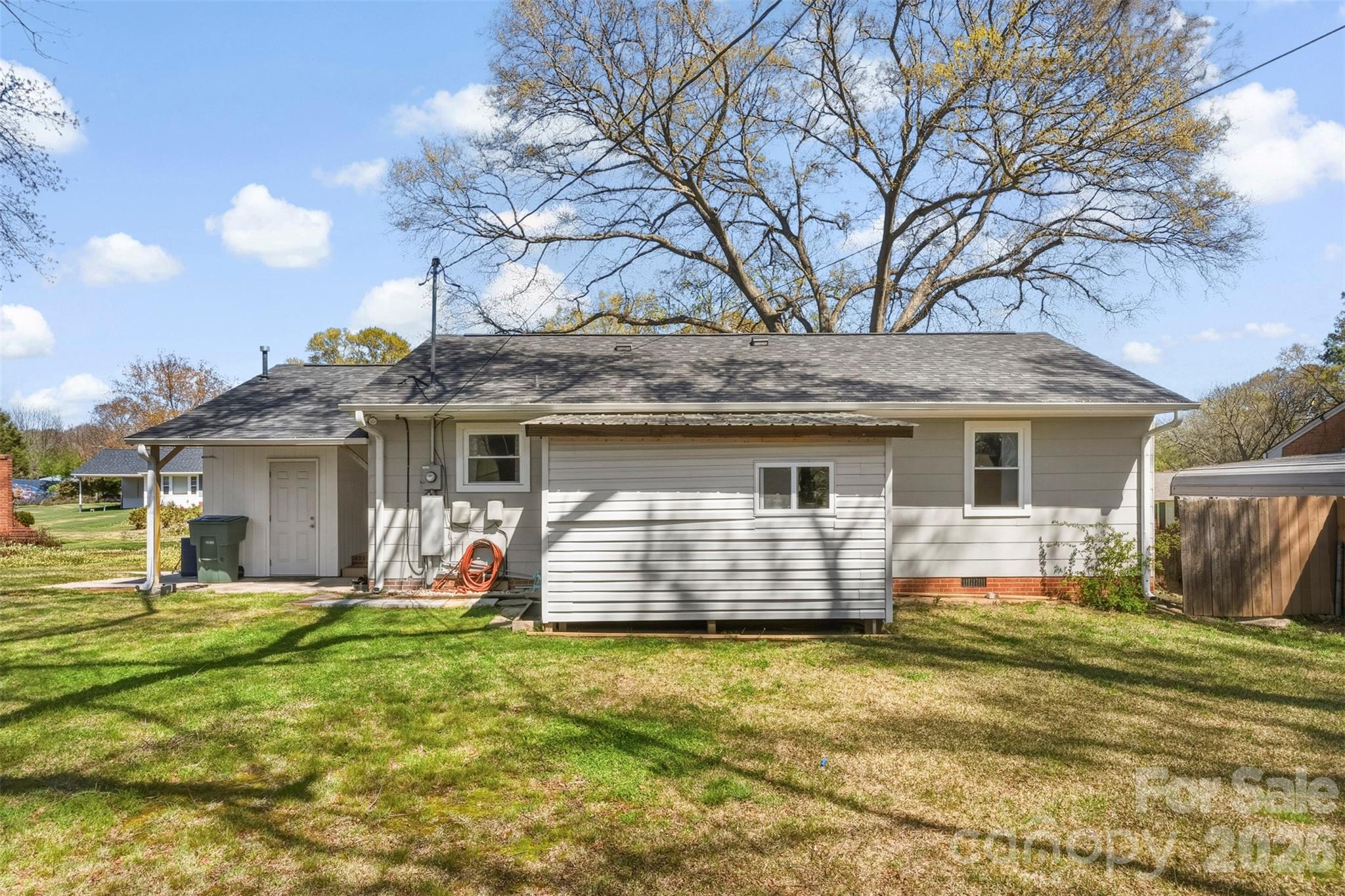 1213 E Park Dr, Gastonia, NC 28054