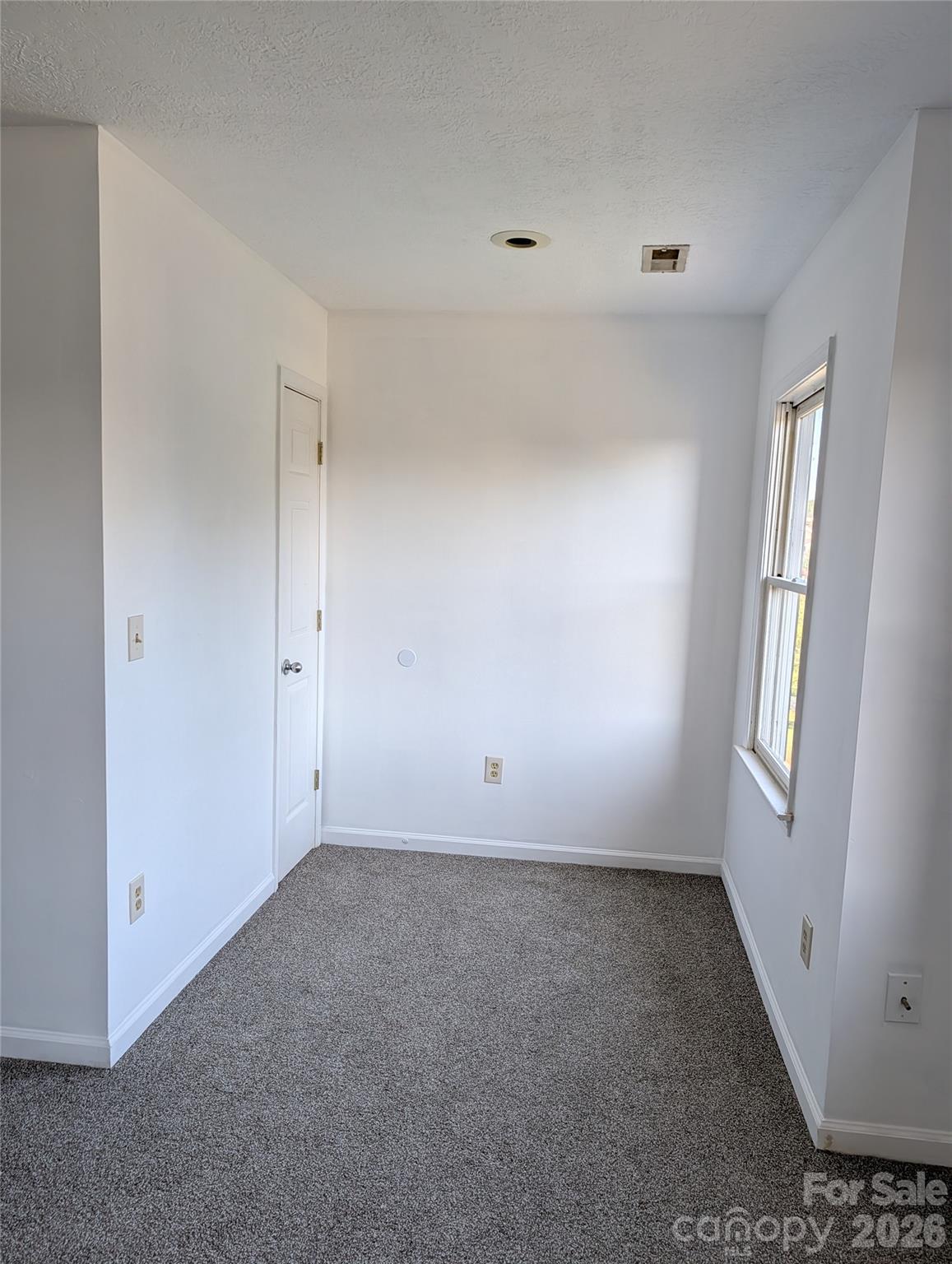 5406 Winding Oak Dr, Hickory, NC 28602