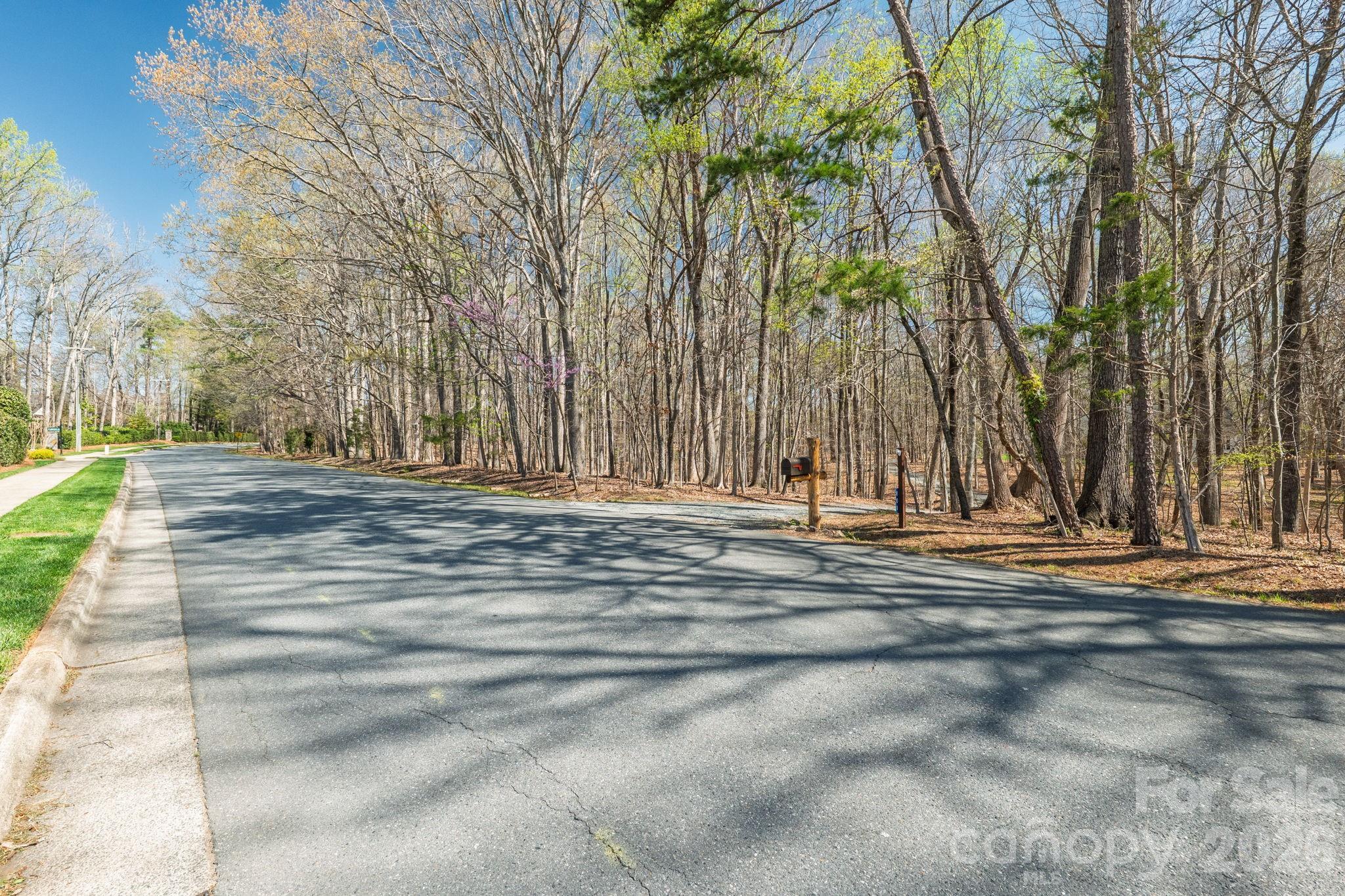 801 Reverdy Ln, Matthews, NC 28105