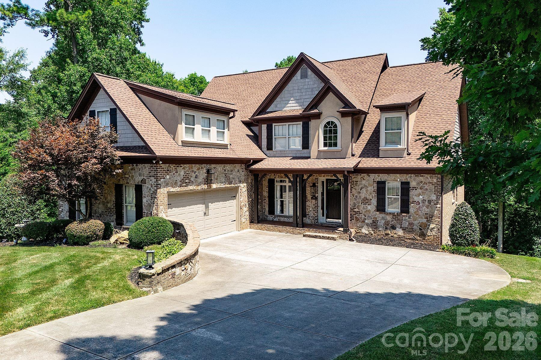 394 Stone Cliff Ln, Lake Wylie, SC 29710