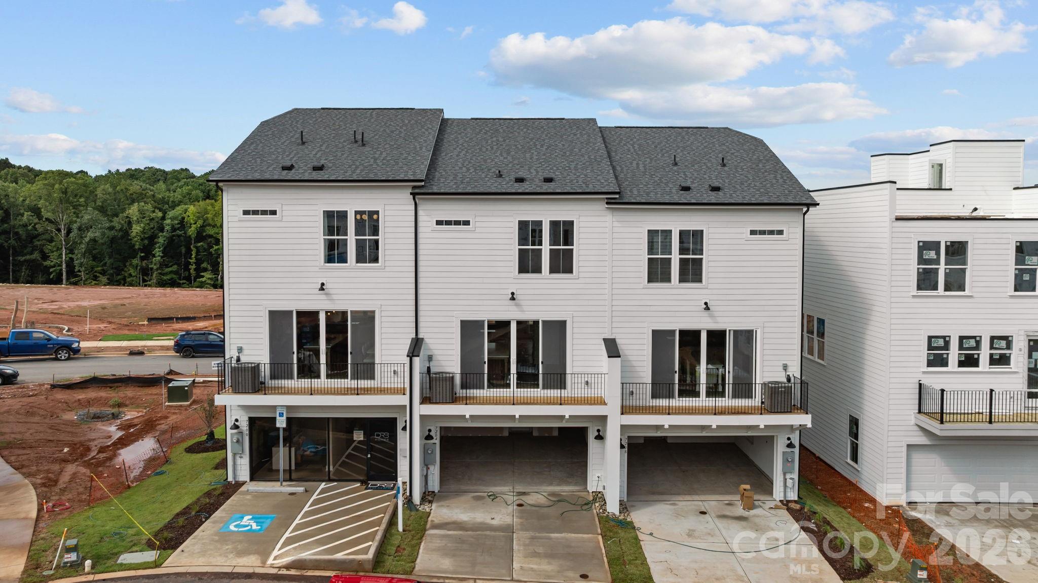 3122 Middle St, Charlotte, NC 28278